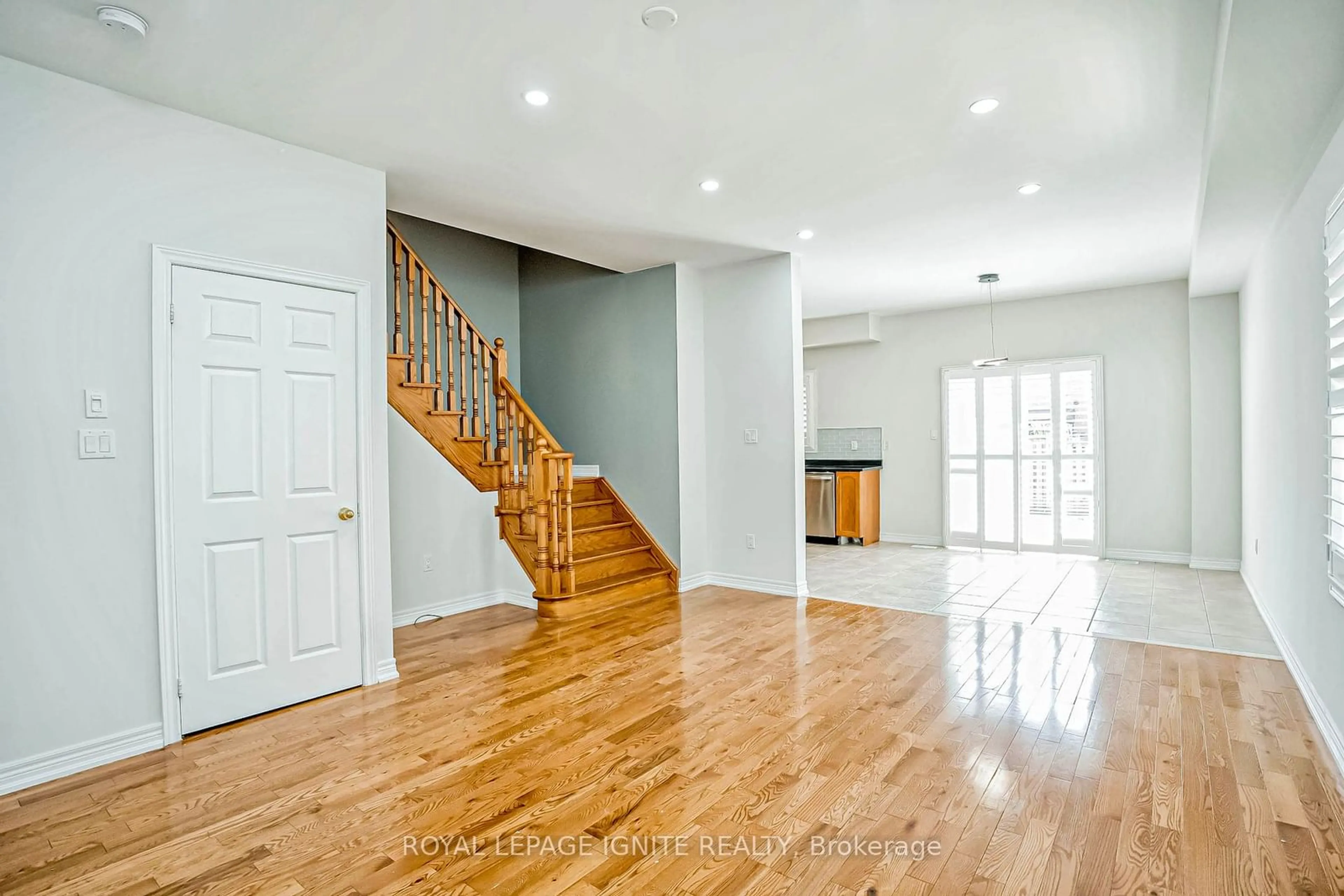 Indoor foyer, wood floors for 108 Ozner Cres, Vaughan Ontario L4H 0E1