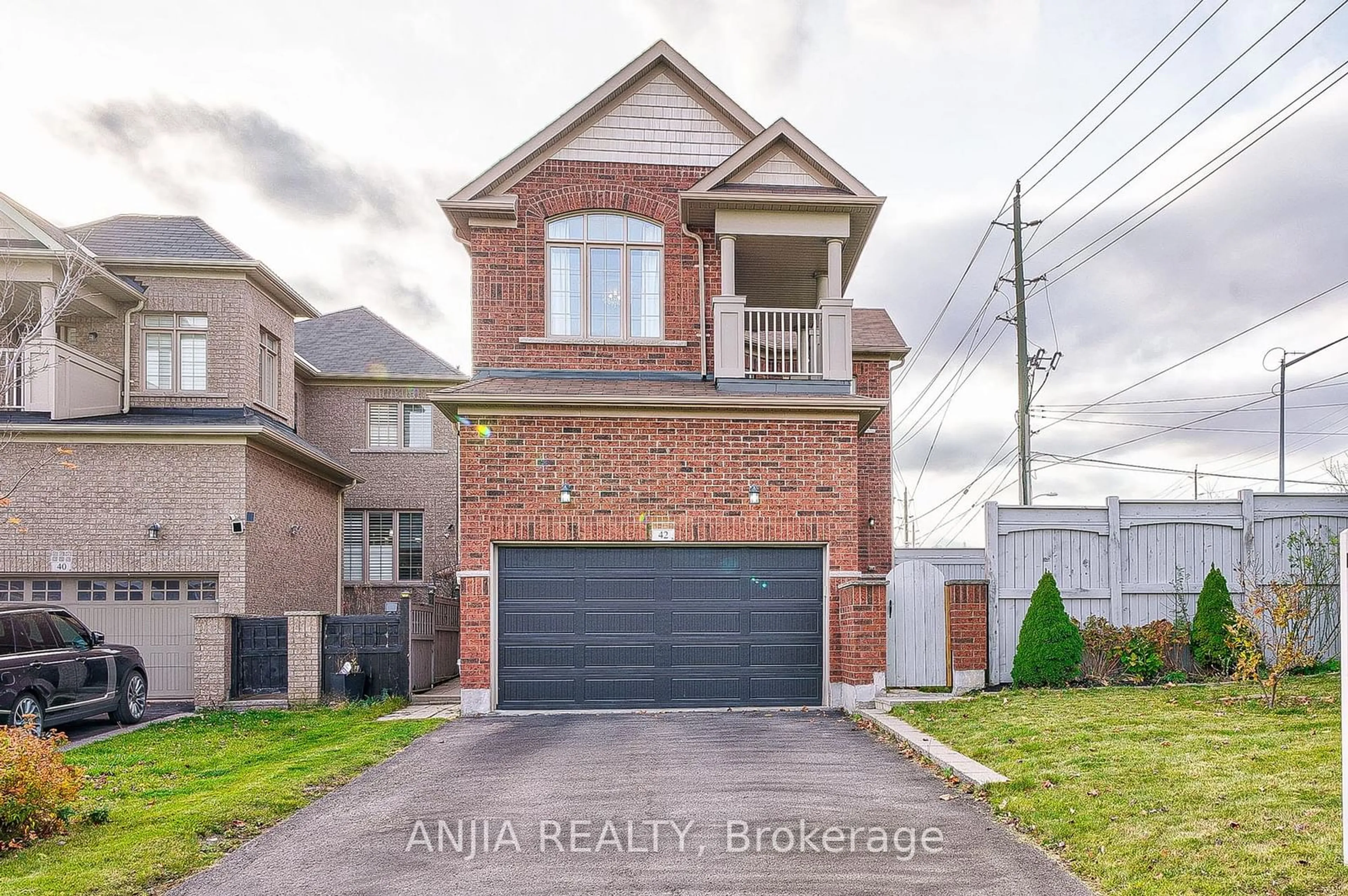 Frontside or backside of a home, the street view for 42 Jocada Crt, Richmond Hill Ontario L4E 0Z5