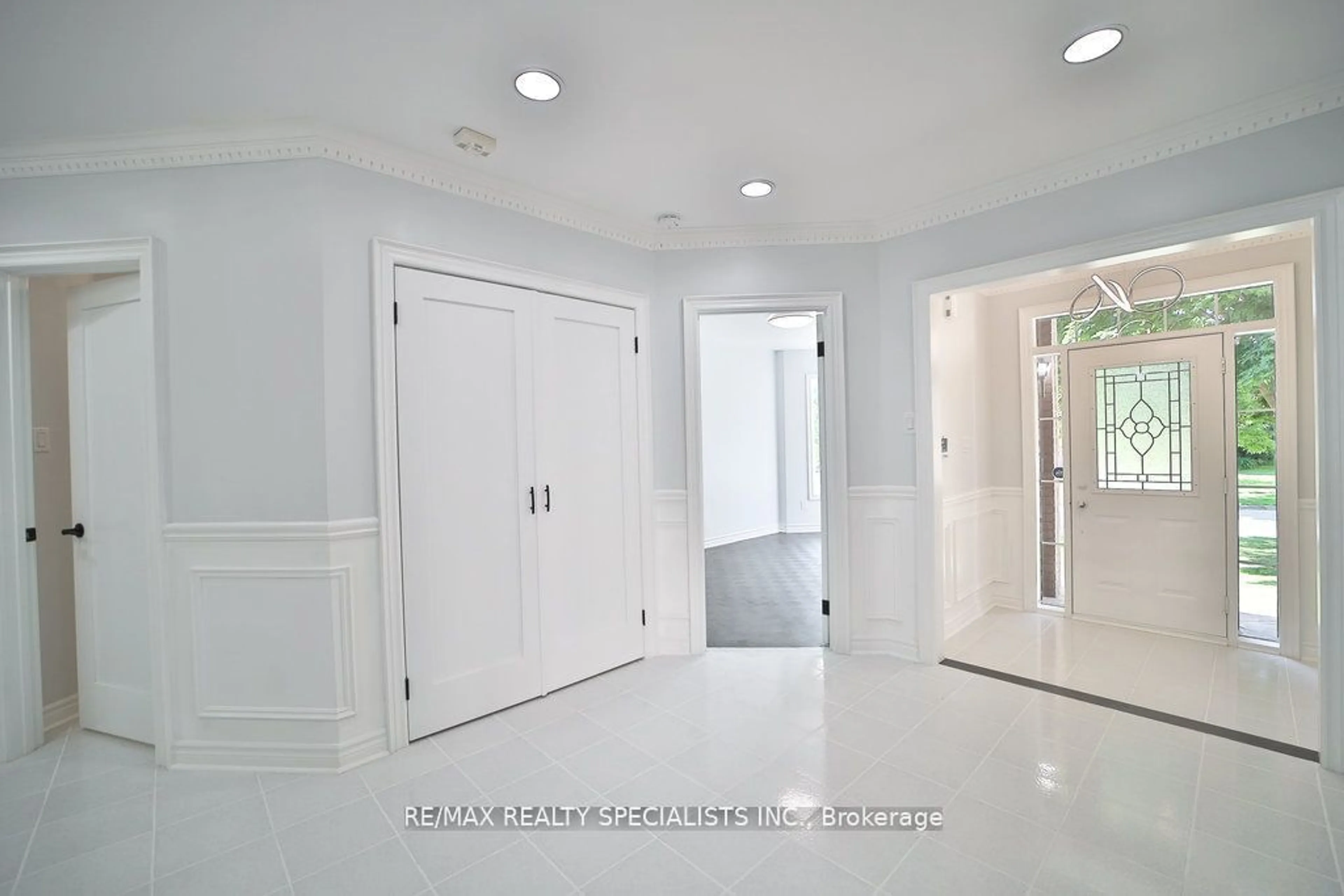 Indoor entryway, ceramic floors for 95 Luba Ave, Richmond Hill Ontario L4S 1G7