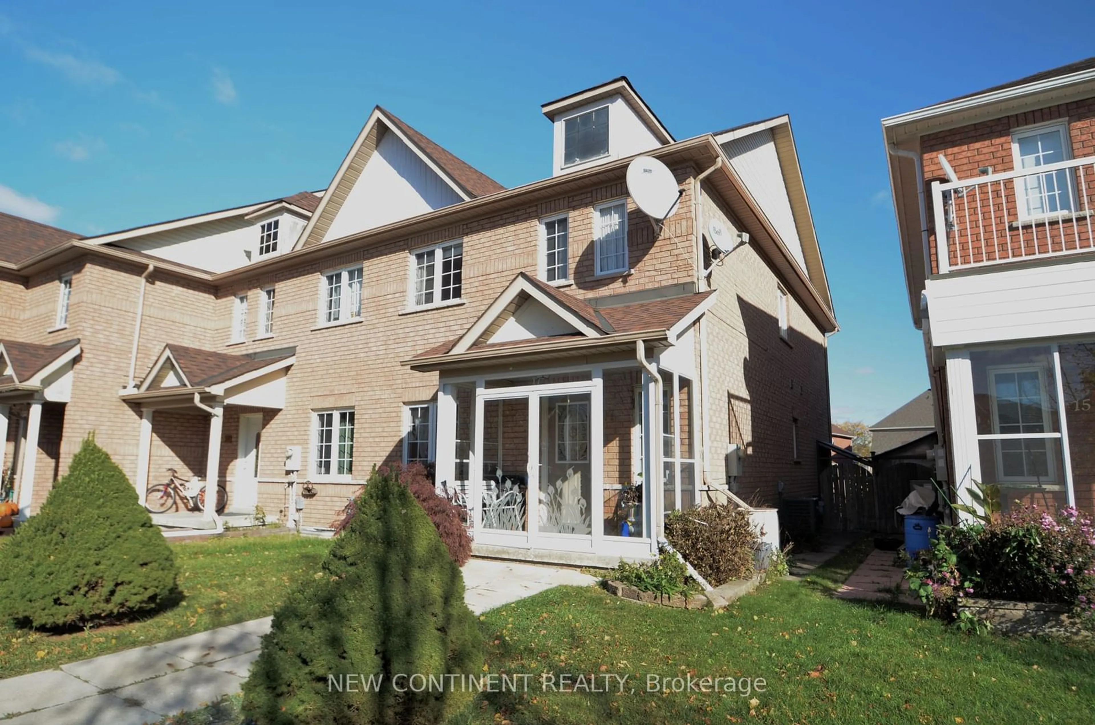 A pic from exterior of the house or condo, the street view for 17 Piera Gdns, Markham Ontario L3R 5H2