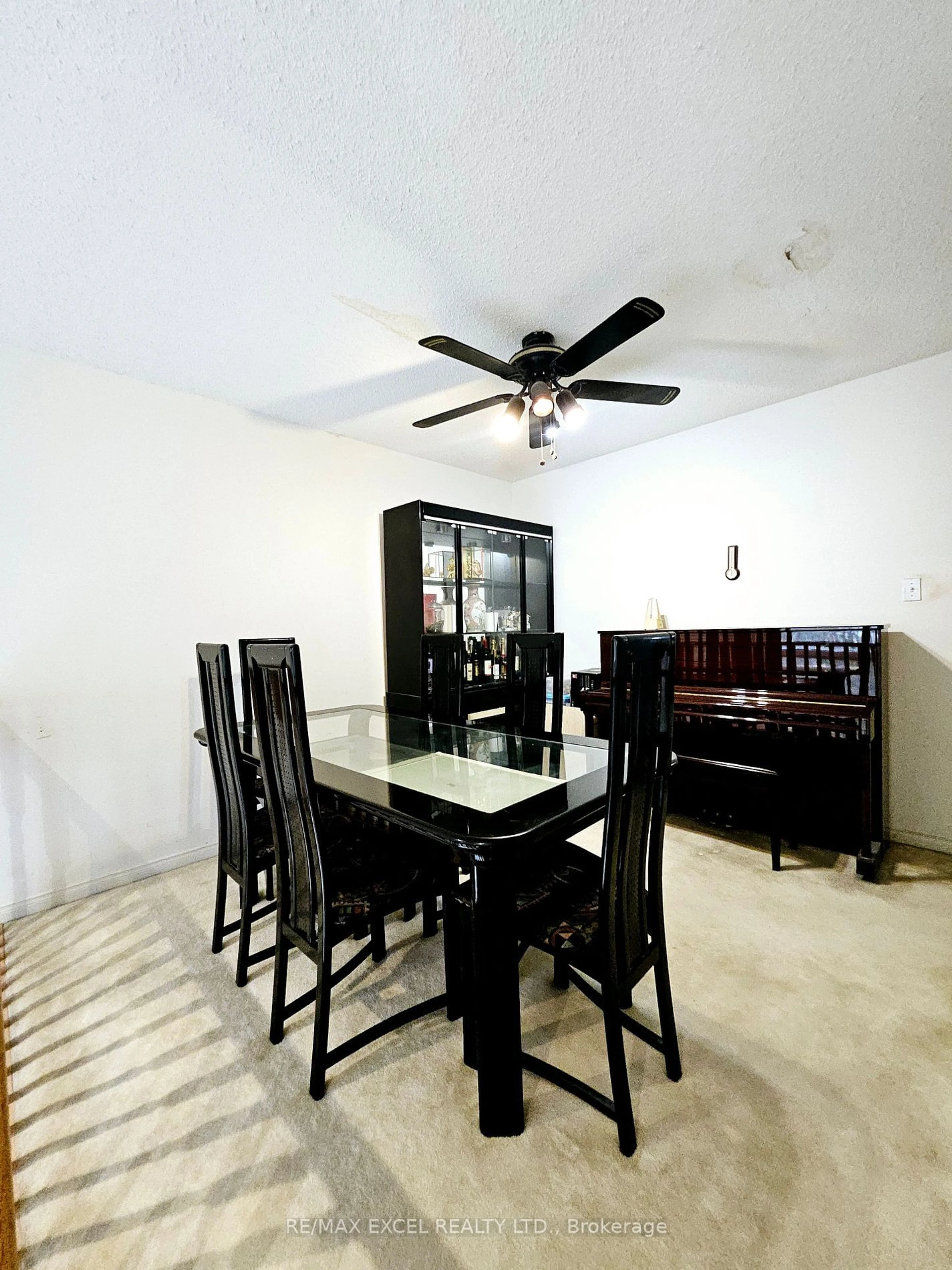 Dining room, wood floors, cottage for 95 Weldrick Rd #27, Richmond Hill Ontario L4C 0H6