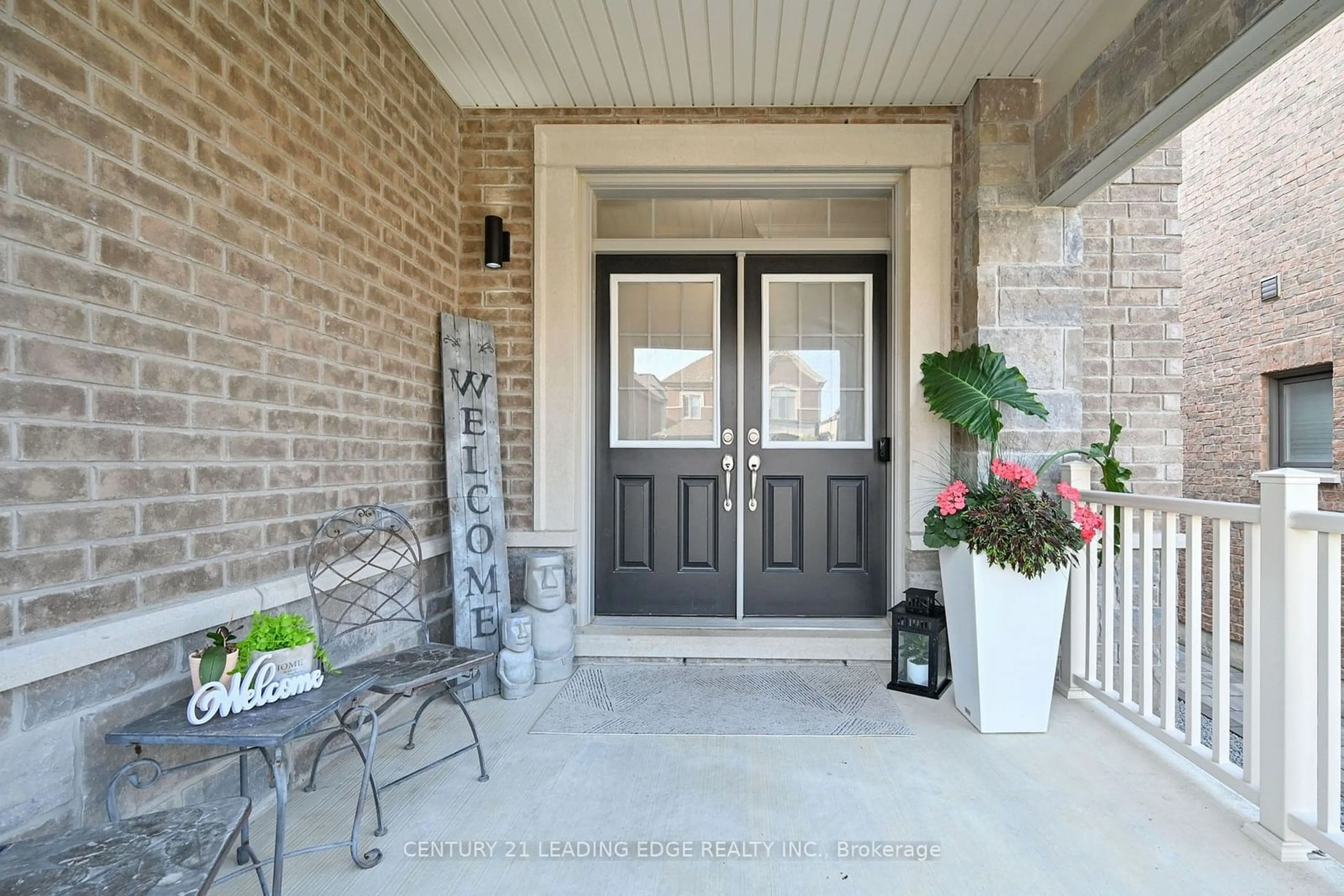 Indoor entryway, cement floor for 21 LARKFIELD Cres, East Gwillimbury Ontario L9N 0P7