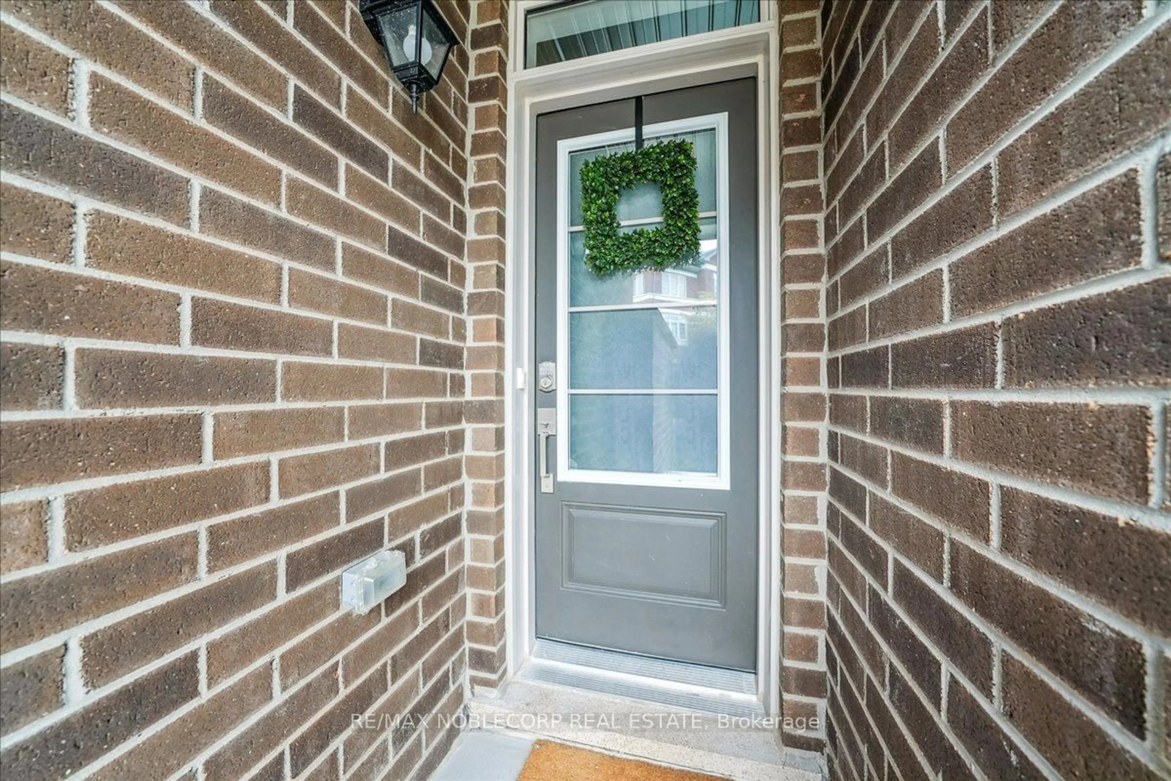 Indoor entryway, wood floors for 53 Carneros Way, Markham Ontario L6B 1R2