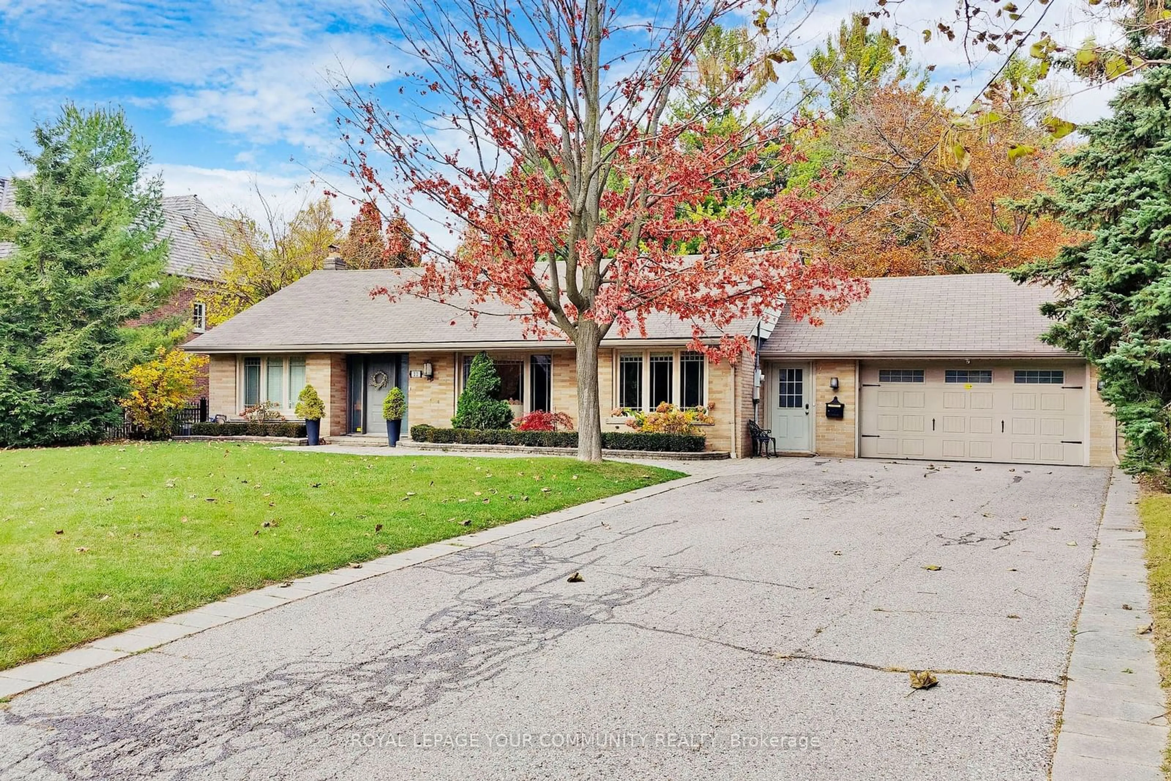 A pic from exterior of the house or condo, the street view for 22 Helen Ave, Vaughan Ontario L4J 1J7