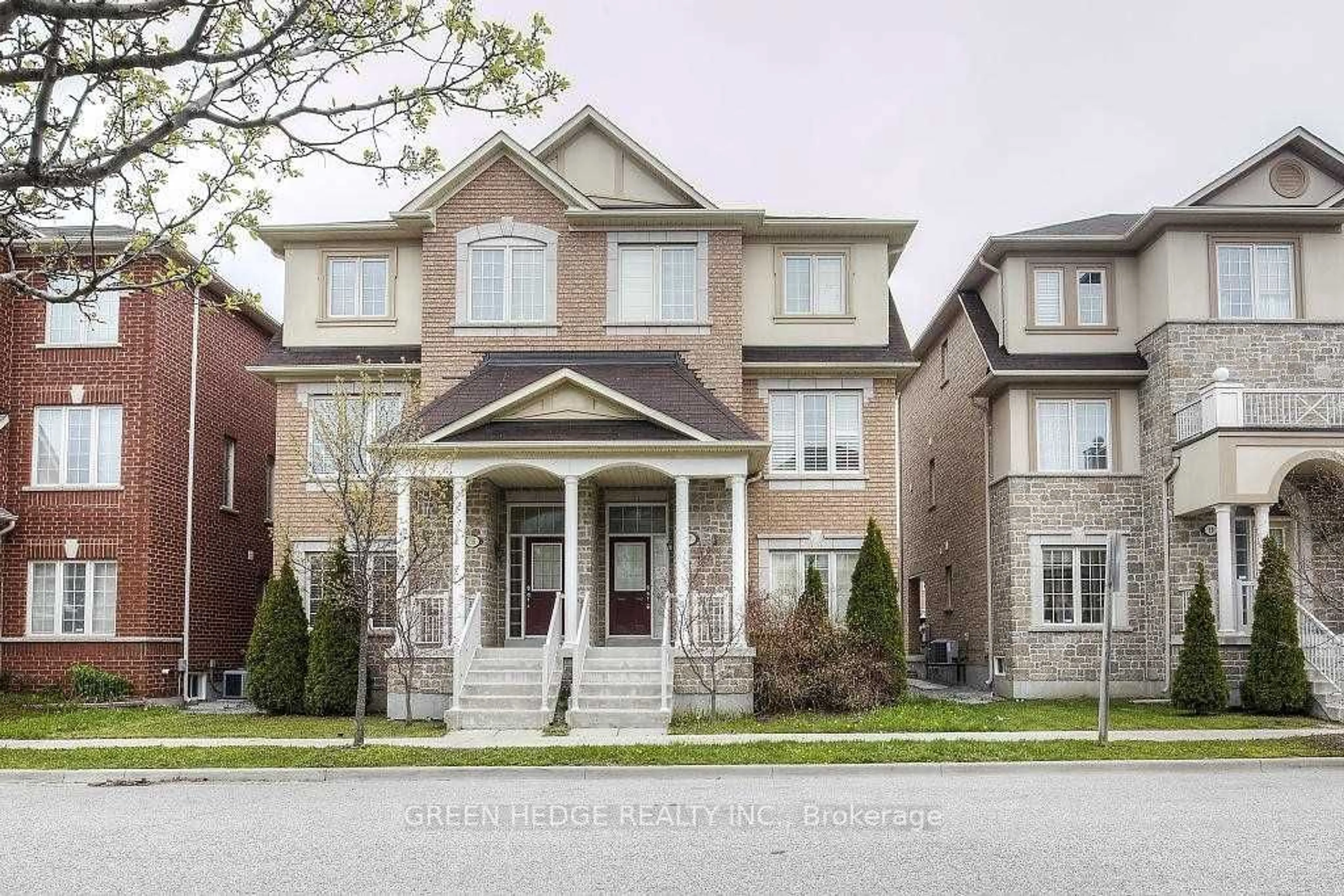 Frontside or backside of a home, the street view for 17 Ivy Stone Crt, Markham Ontario L6B 1H6