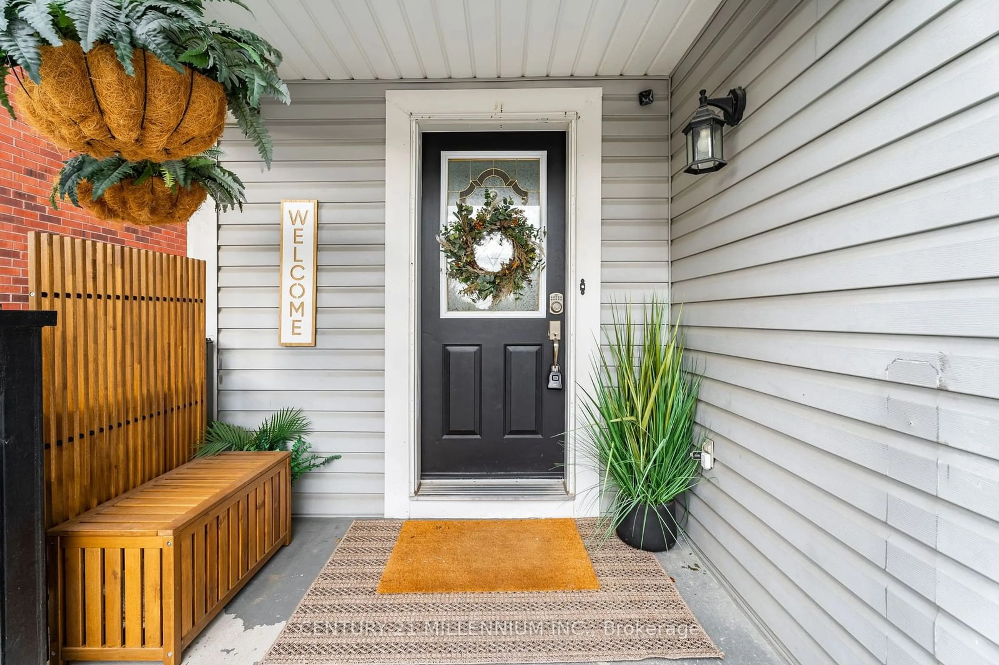 Indoor entryway, wood floors for 28 Mcgahey St, New Tecumseth Ontario L0G 1W0