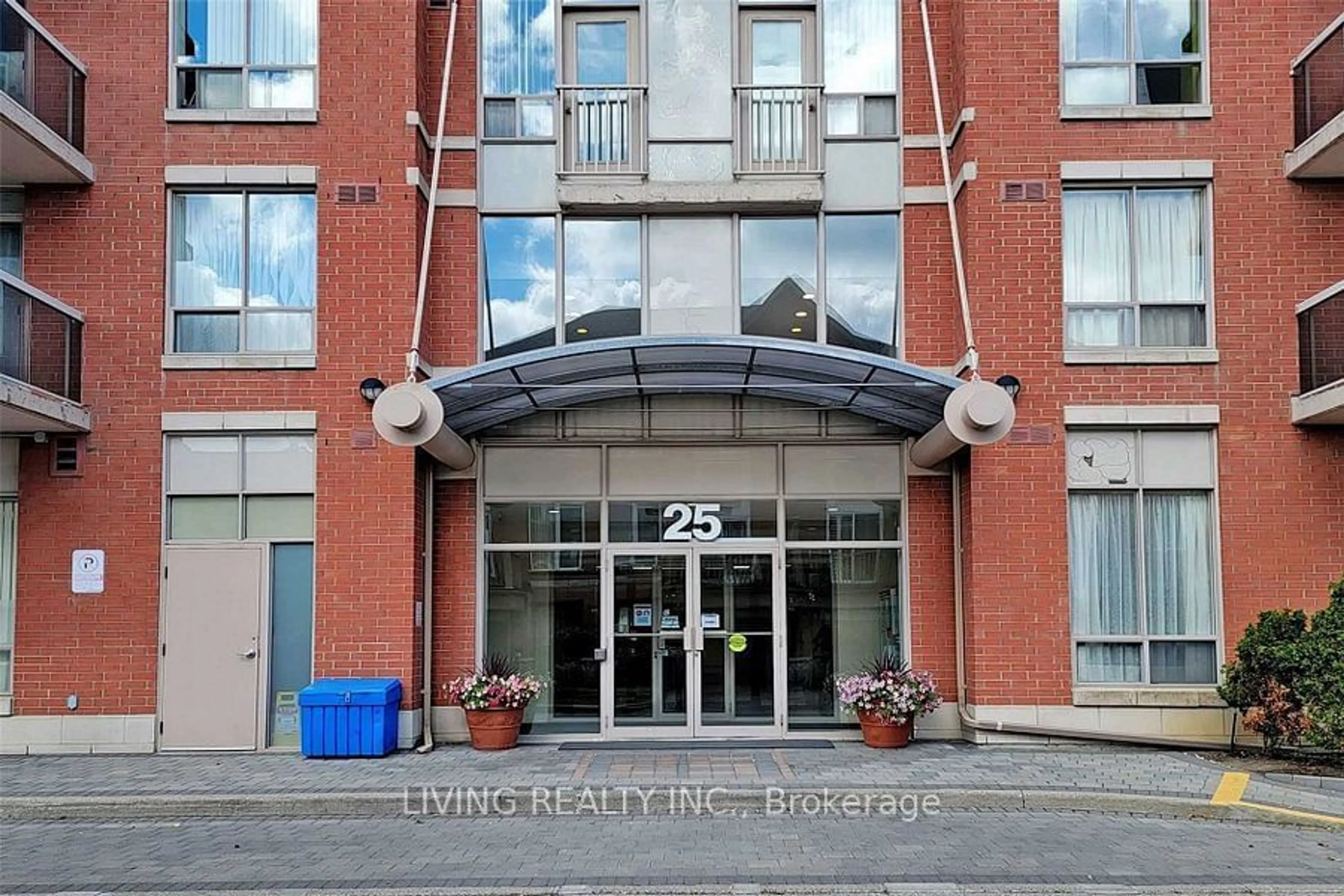 Indoor foyer for 25 Times Ave #112, Markham Ontario L3T 7X5