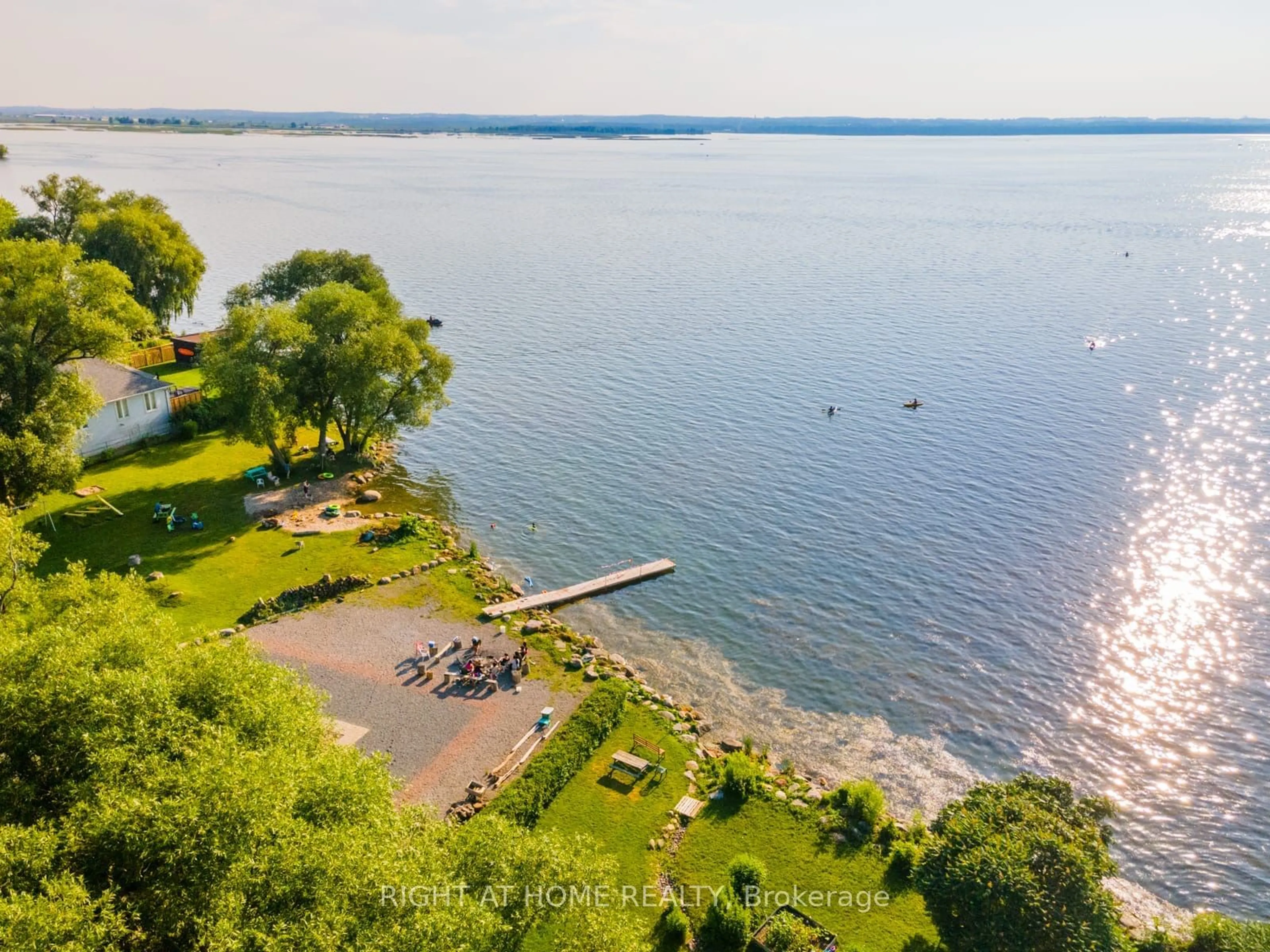 Patio, the view of lake or river for 208 Bayview Ave, Georgina Ontario L4P 2T2