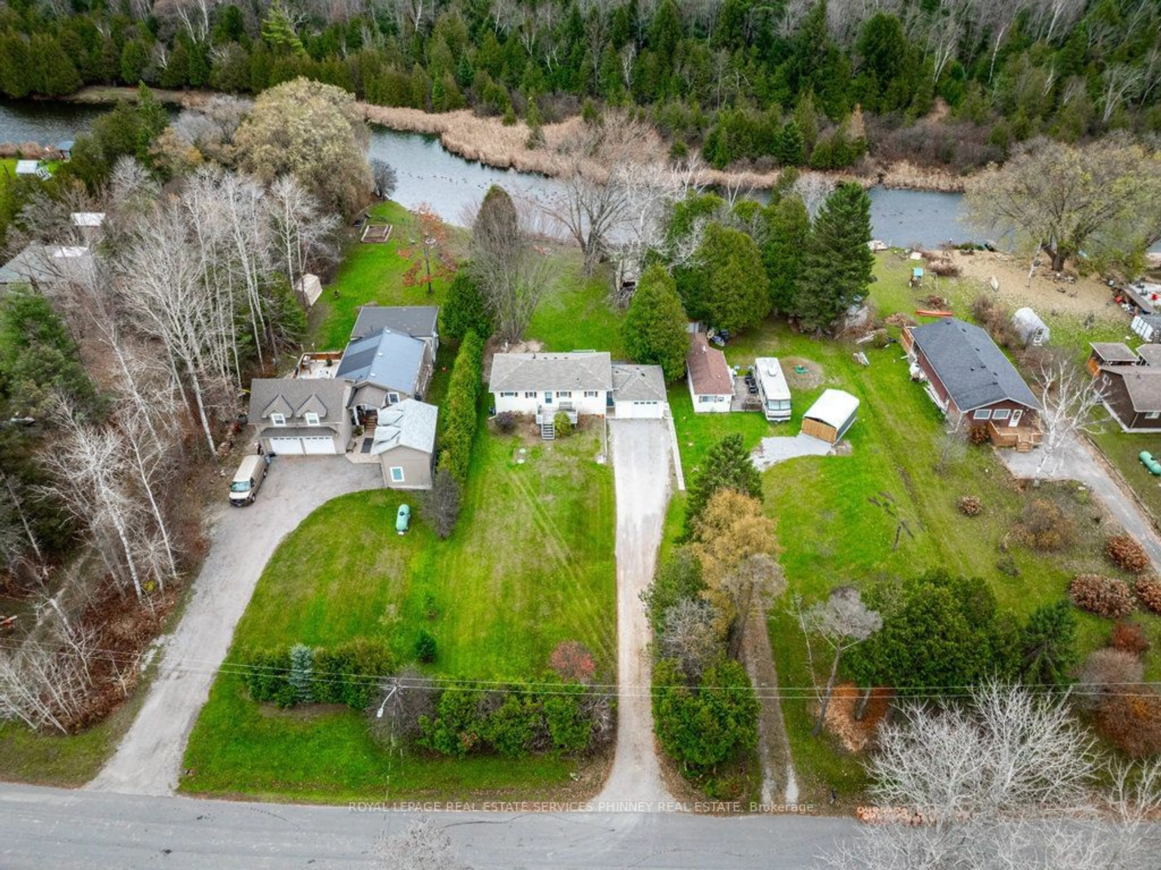 Frontside or backside of a home, cottage for 25 Nicholson Dr, Uxbridge Ontario L9P 1R2