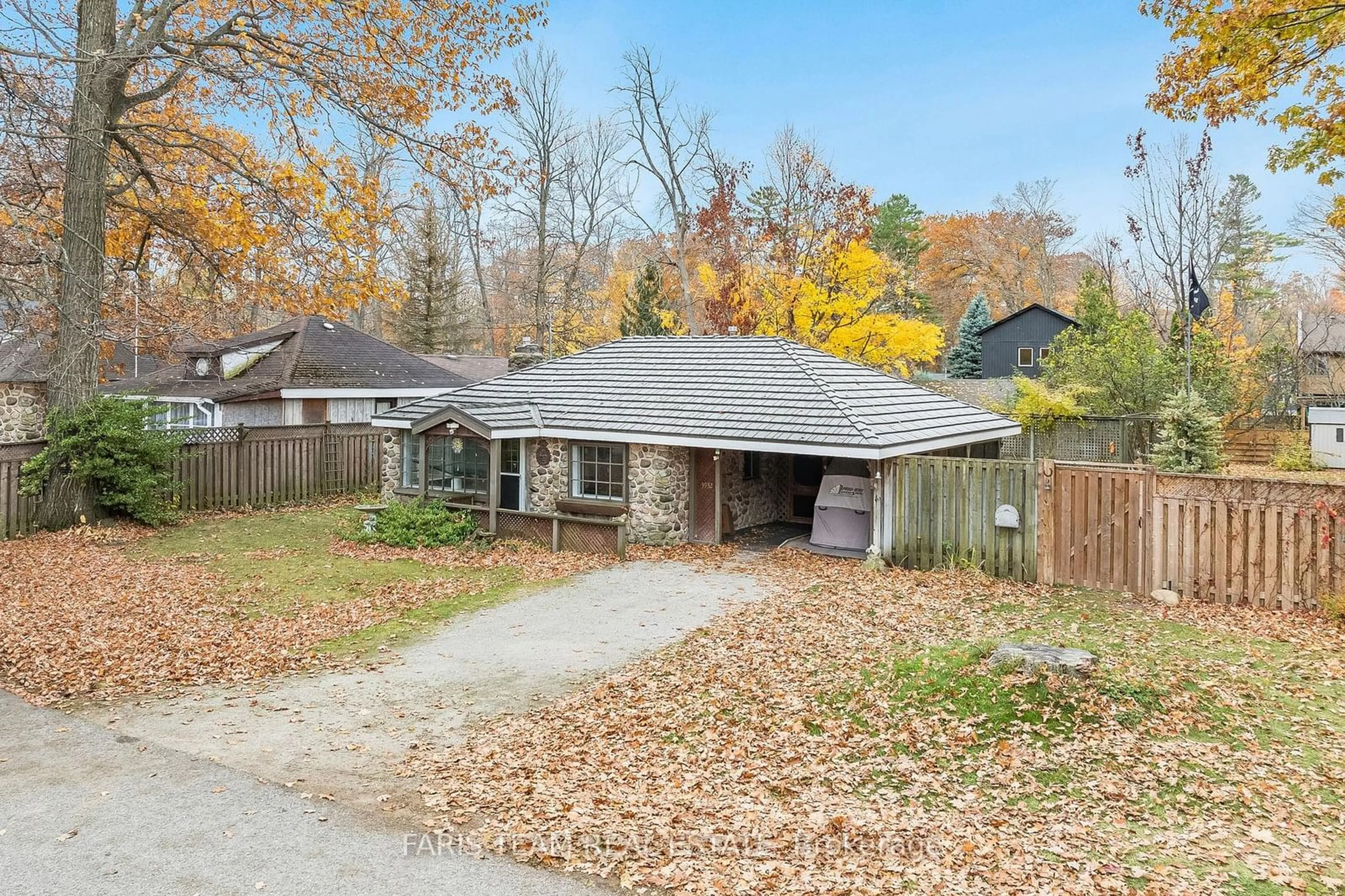 Frontside or backside of a home, the fenced backyard for 3932 Alderly Ave, Innisfil Ontario L9S 2M2