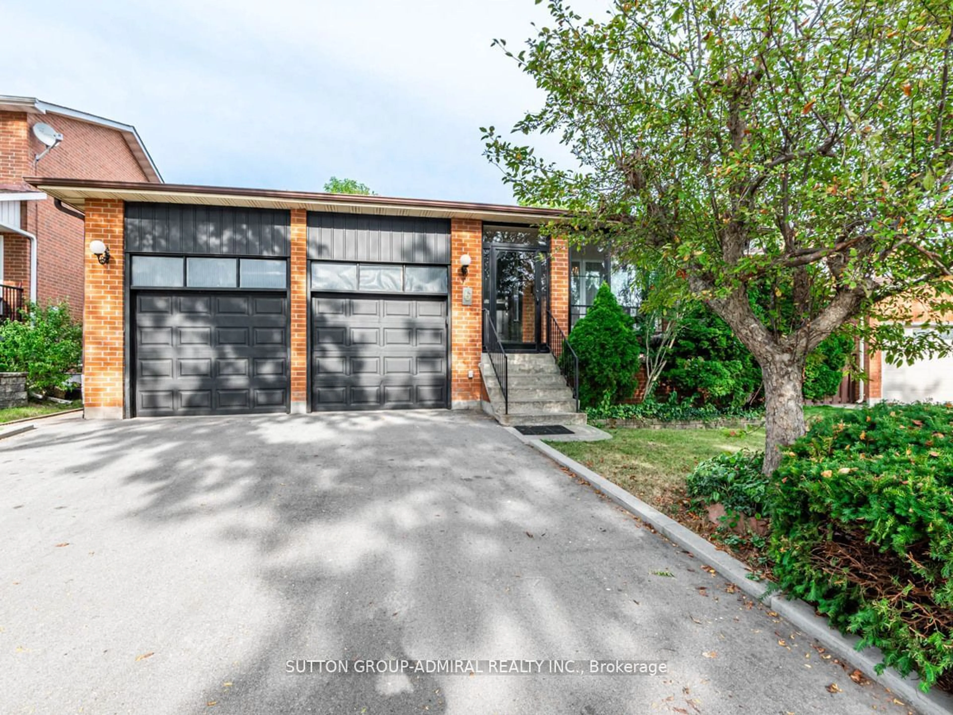 Frontside or backside of a home, the street view for 6 Cherry Hills Rd, Vaughan Ontario L4K 1M4