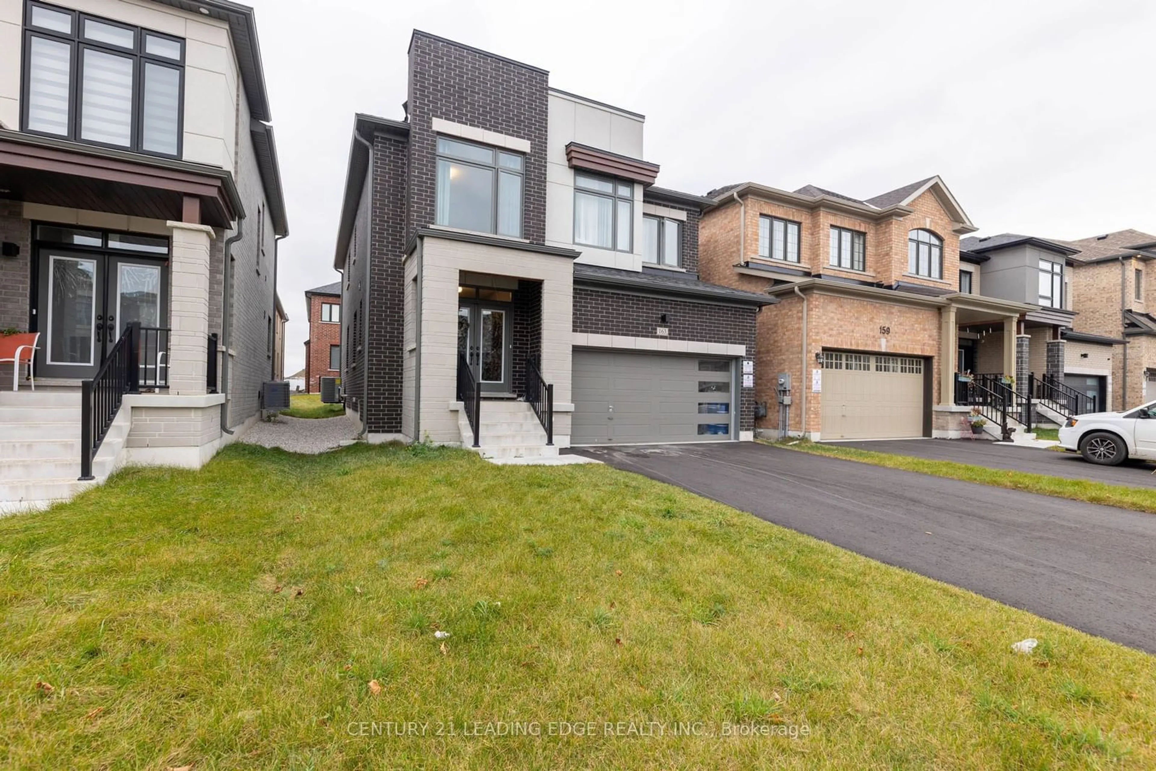 A pic from exterior of the house or condo, the street view for 163 Fallharvest Way, Whitchurch-Stouffville Ontario L4A 0R8