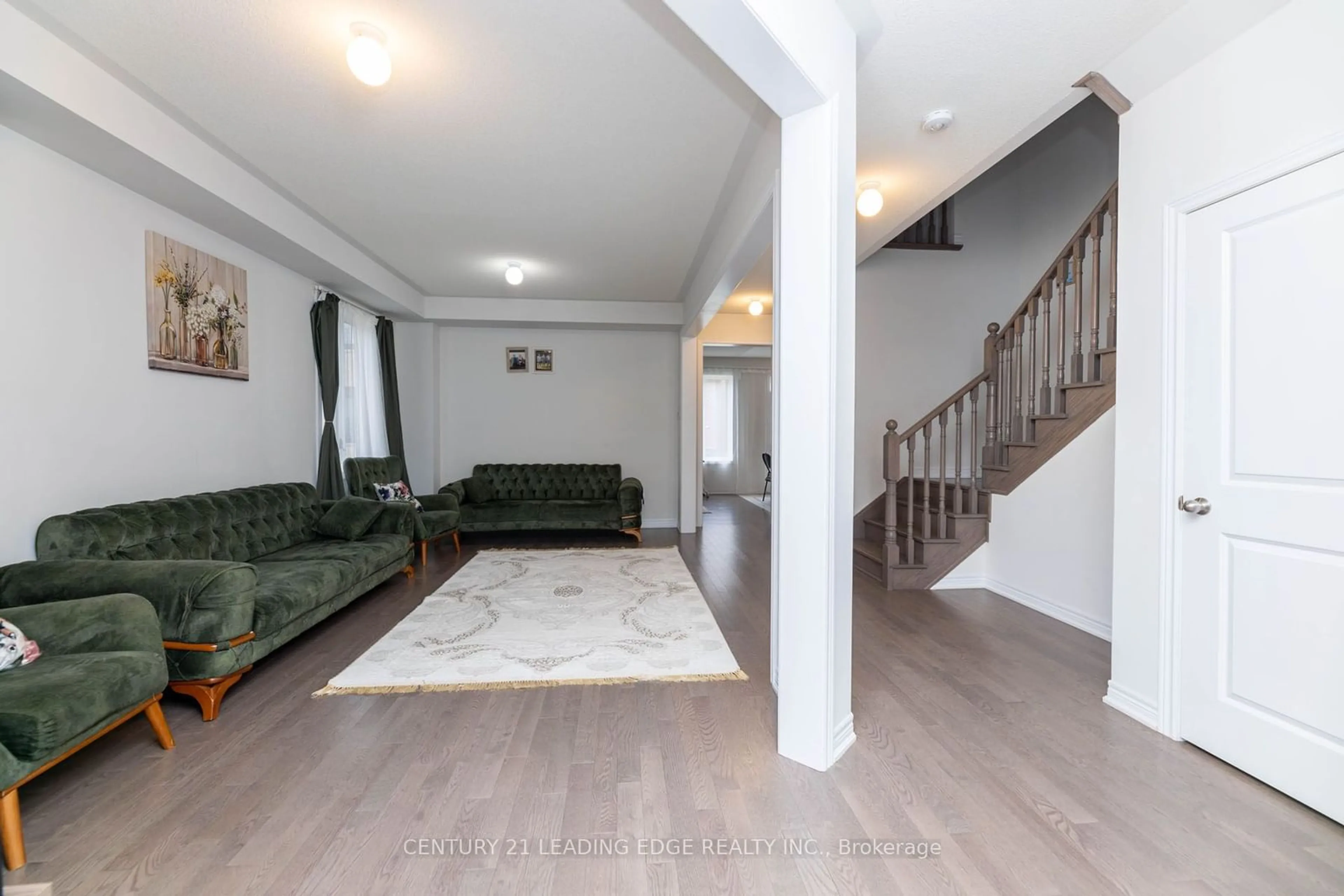 Indoor entryway, wood floors for 163 Fallharvest Way, Whitchurch-Stouffville Ontario L4A 0R8