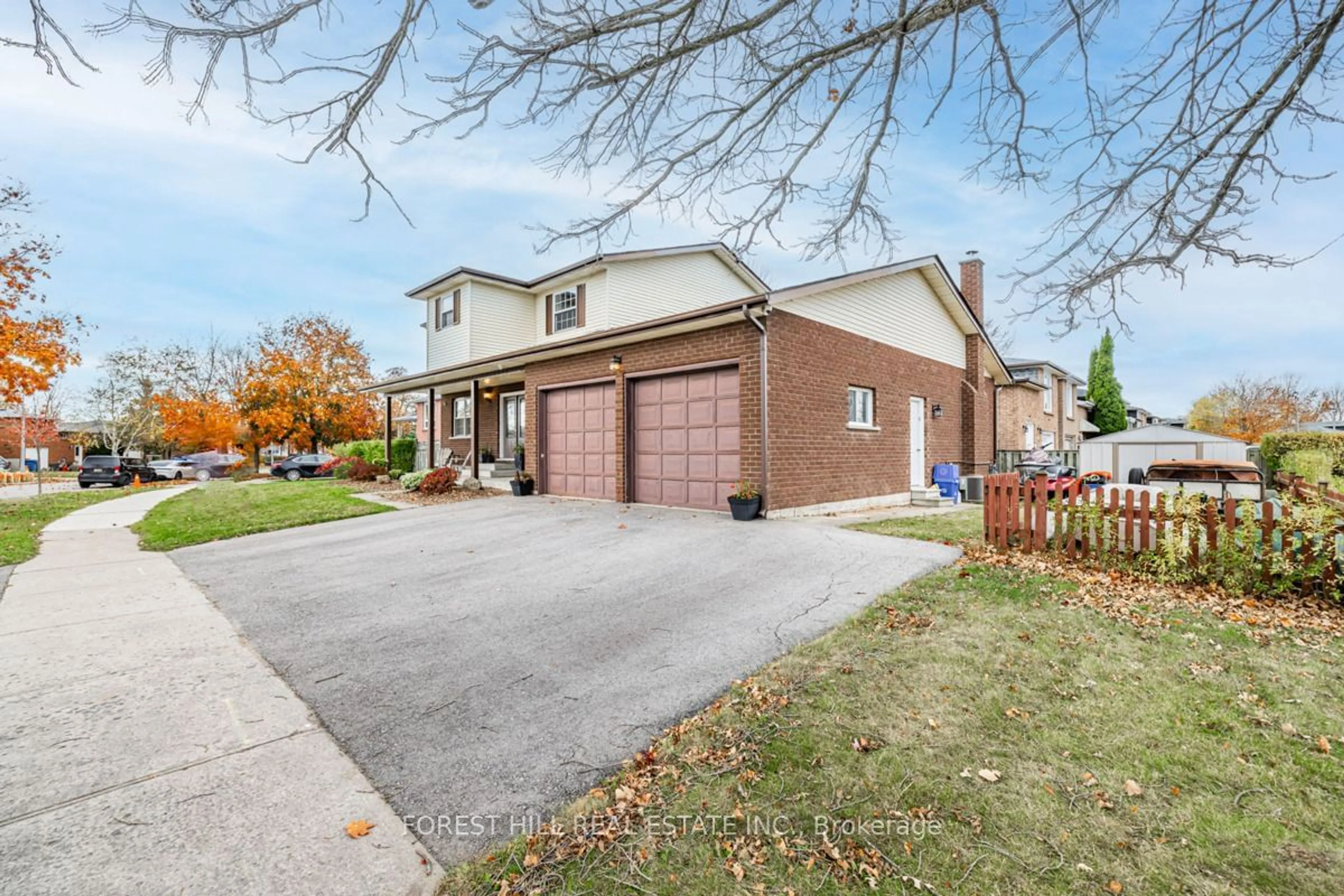 A pic from exterior of the house or condo, the fenced backyard for 334 Parkwood Ave, Bradford West Gwillimbury Ontario L3Z 2E4