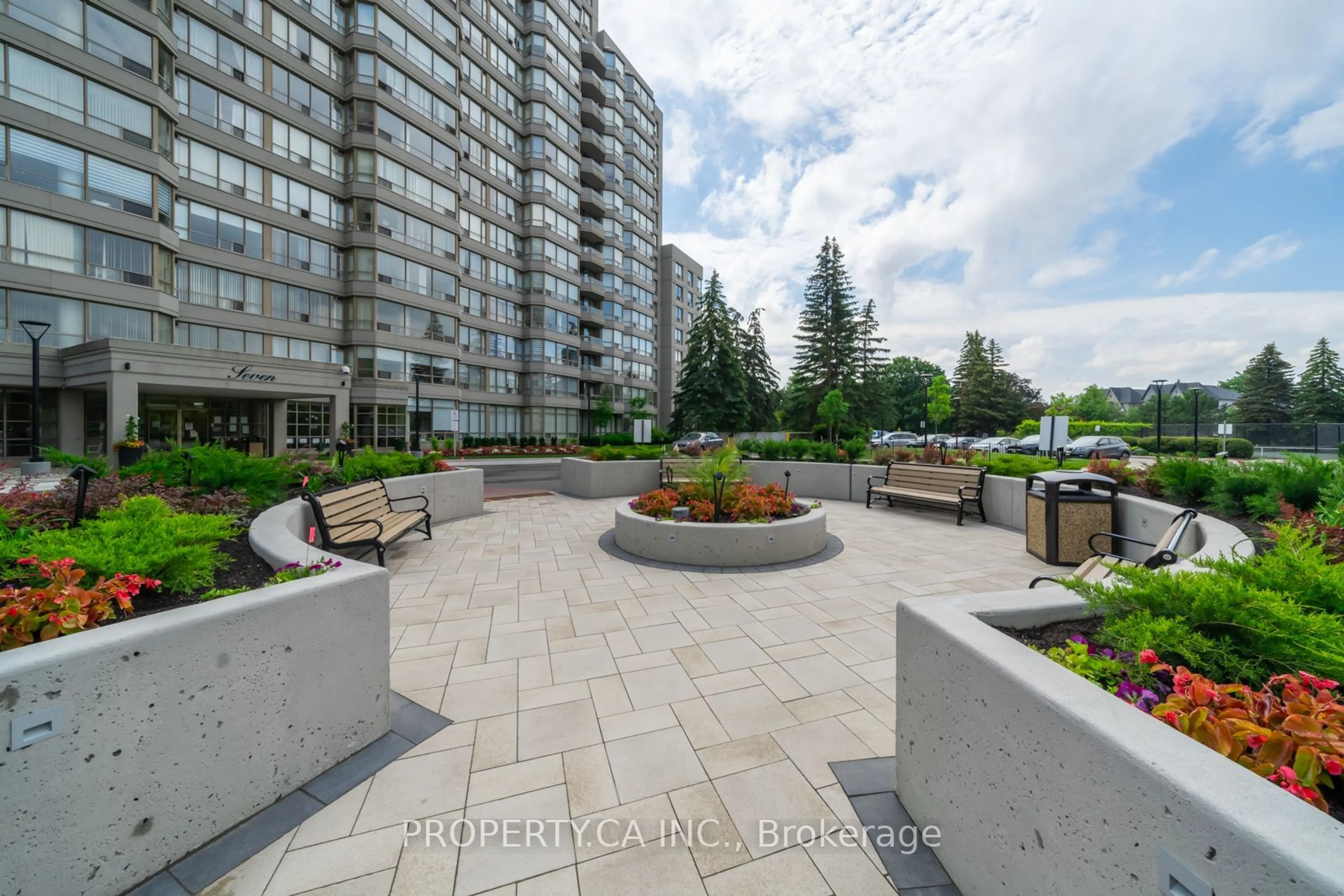 Patio, the fenced backyard for 7 Townsgate Dr #813, Vaughan Ontario L4J 7Z9