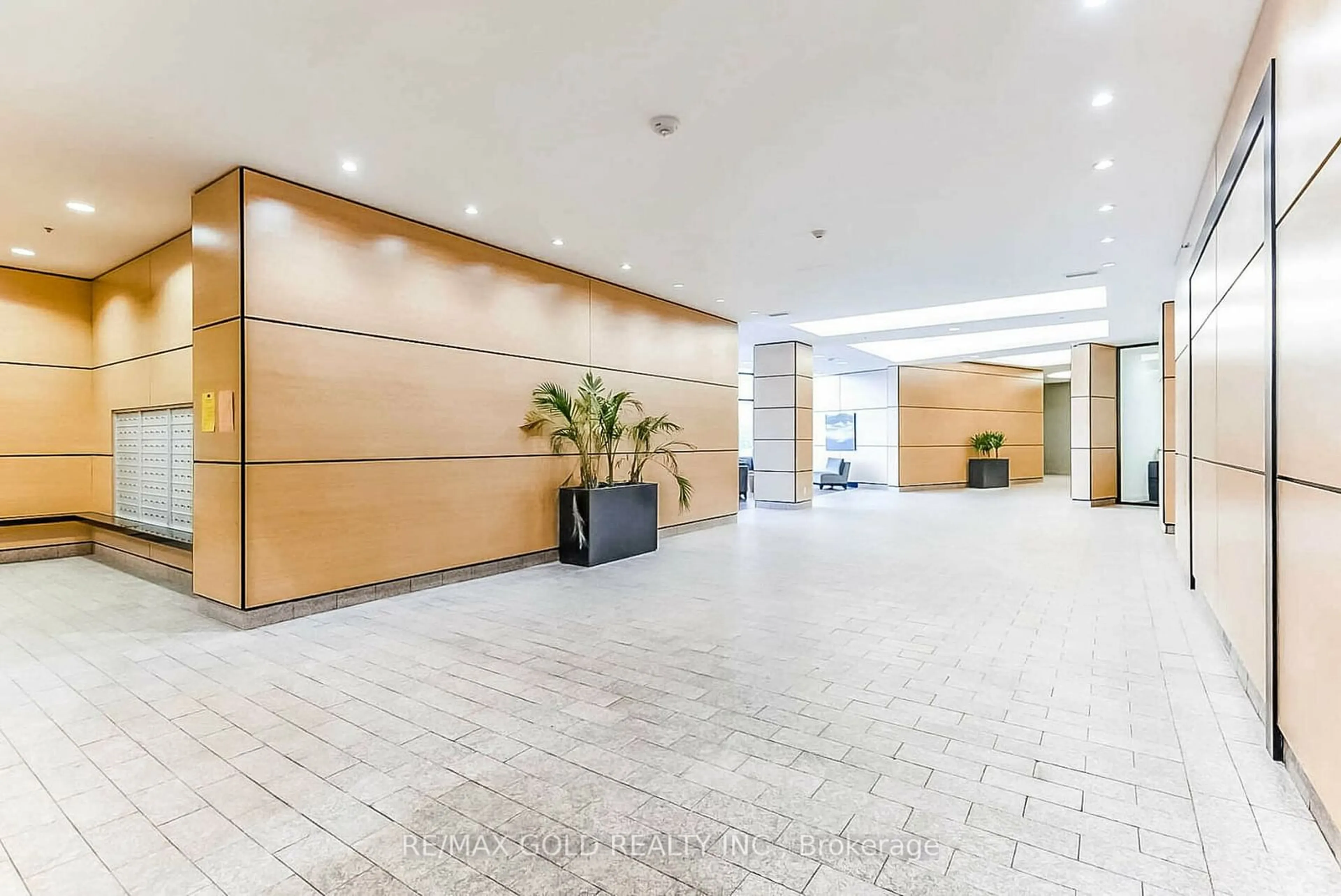 Indoor lobby, unknown floor for 2910 Highway 7 Rd #1909, Vaughan Ontario L4K 0H8