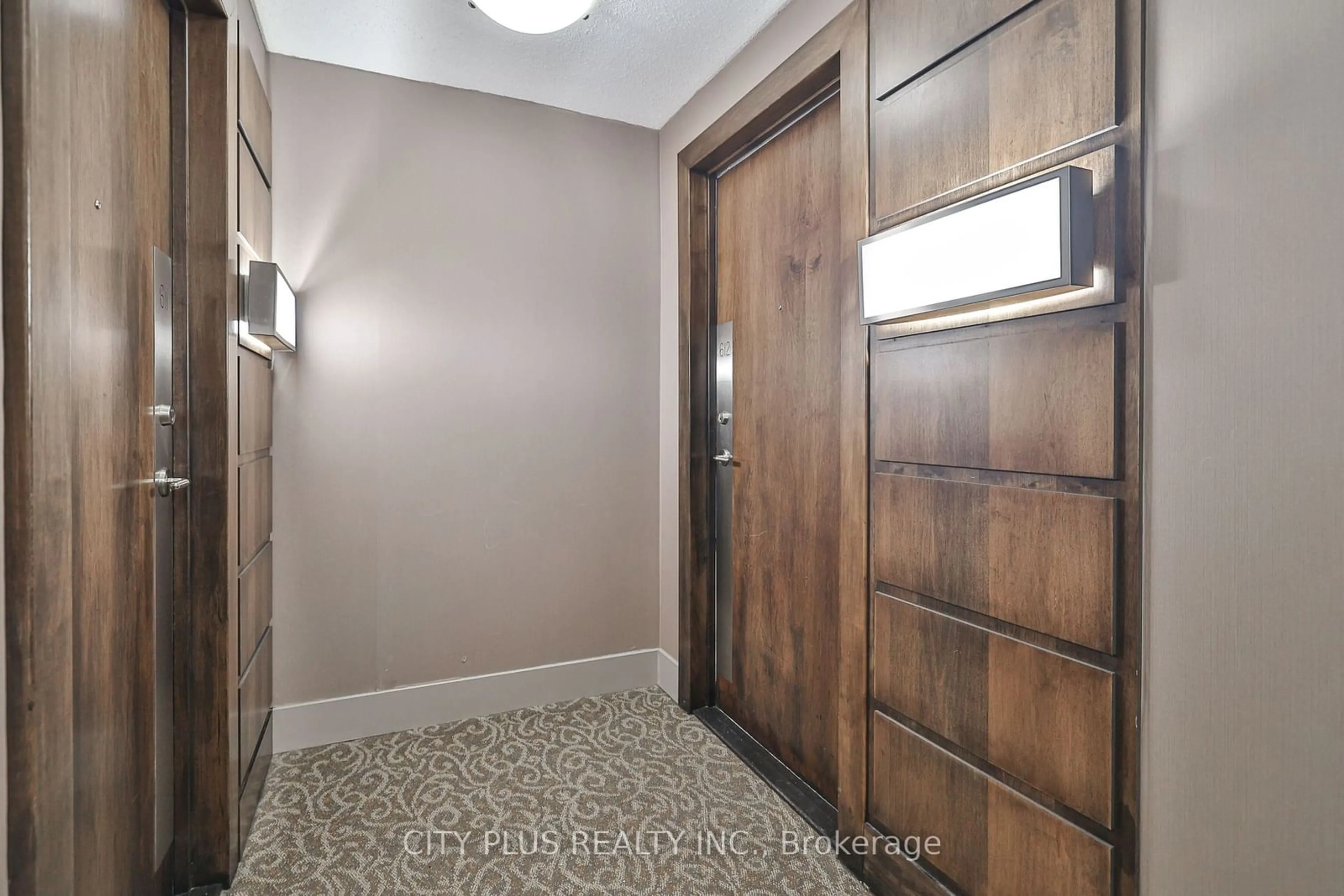 Indoor entryway, wood floors for 33 Cox Blvd #612, Markham Ontario L3R 8A6