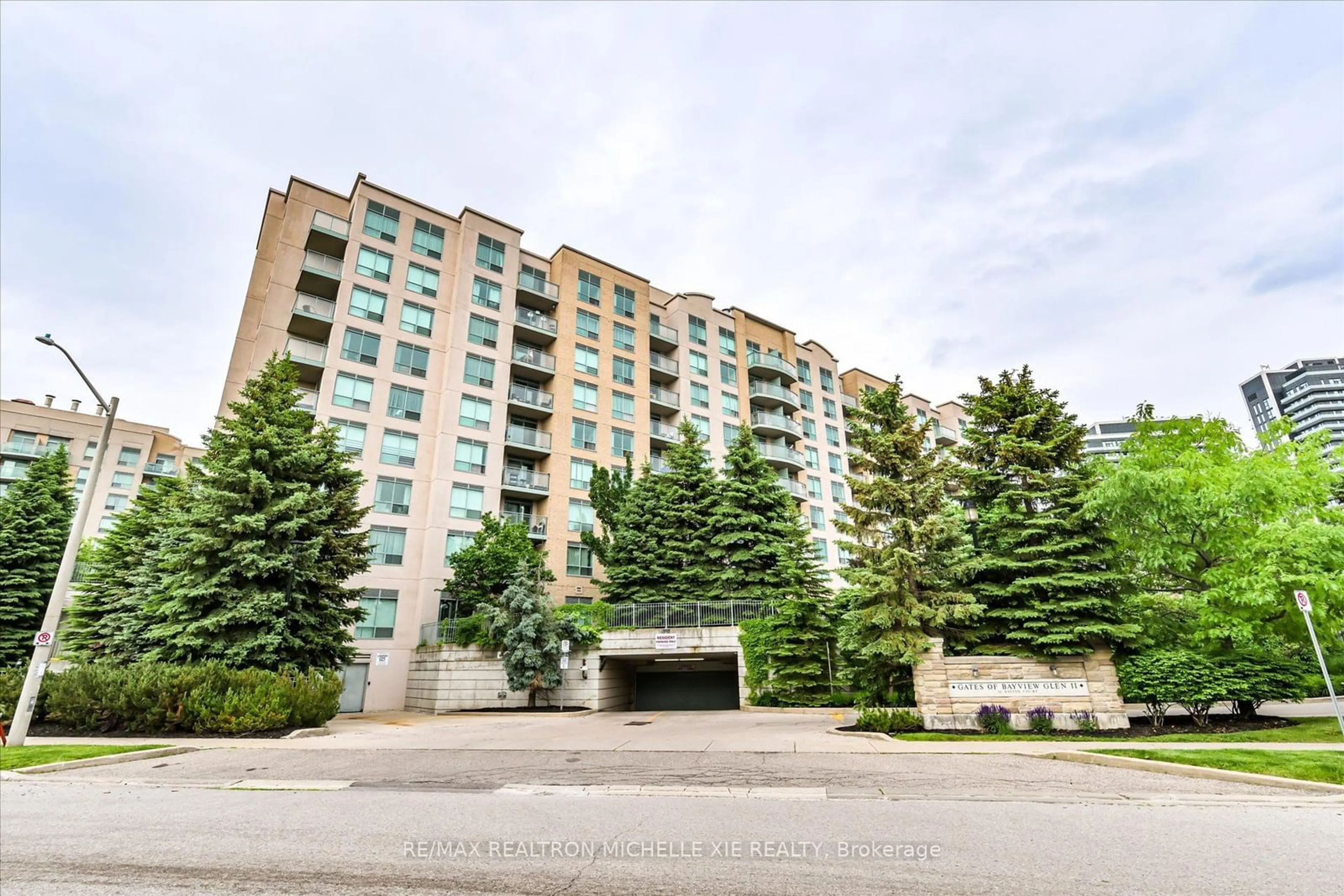 A pic from exterior of the house or condo, the front or back of building for 51 Baffin Crt #208, Richmond Hill Ontario L4B 4P6