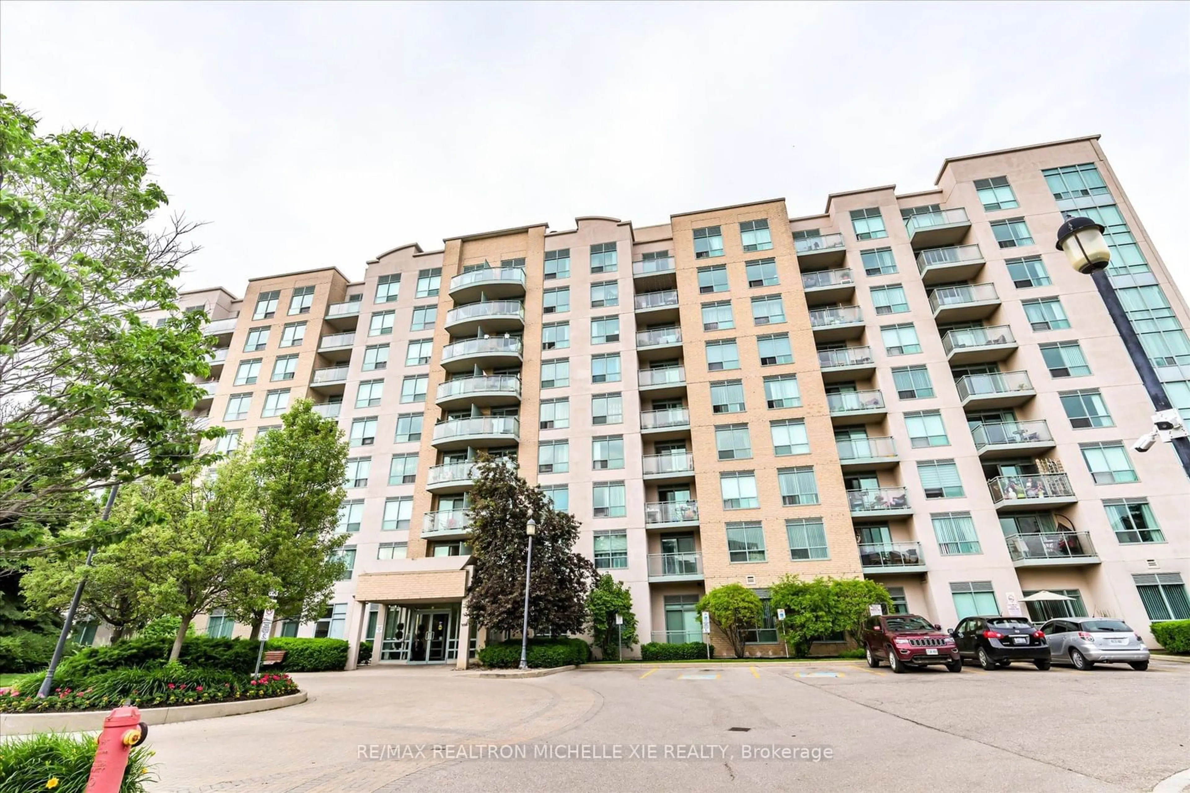 A pic from exterior of the house or condo, the front or back of building for 51 Baffin Crt #208, Richmond Hill Ontario L4B 4P6