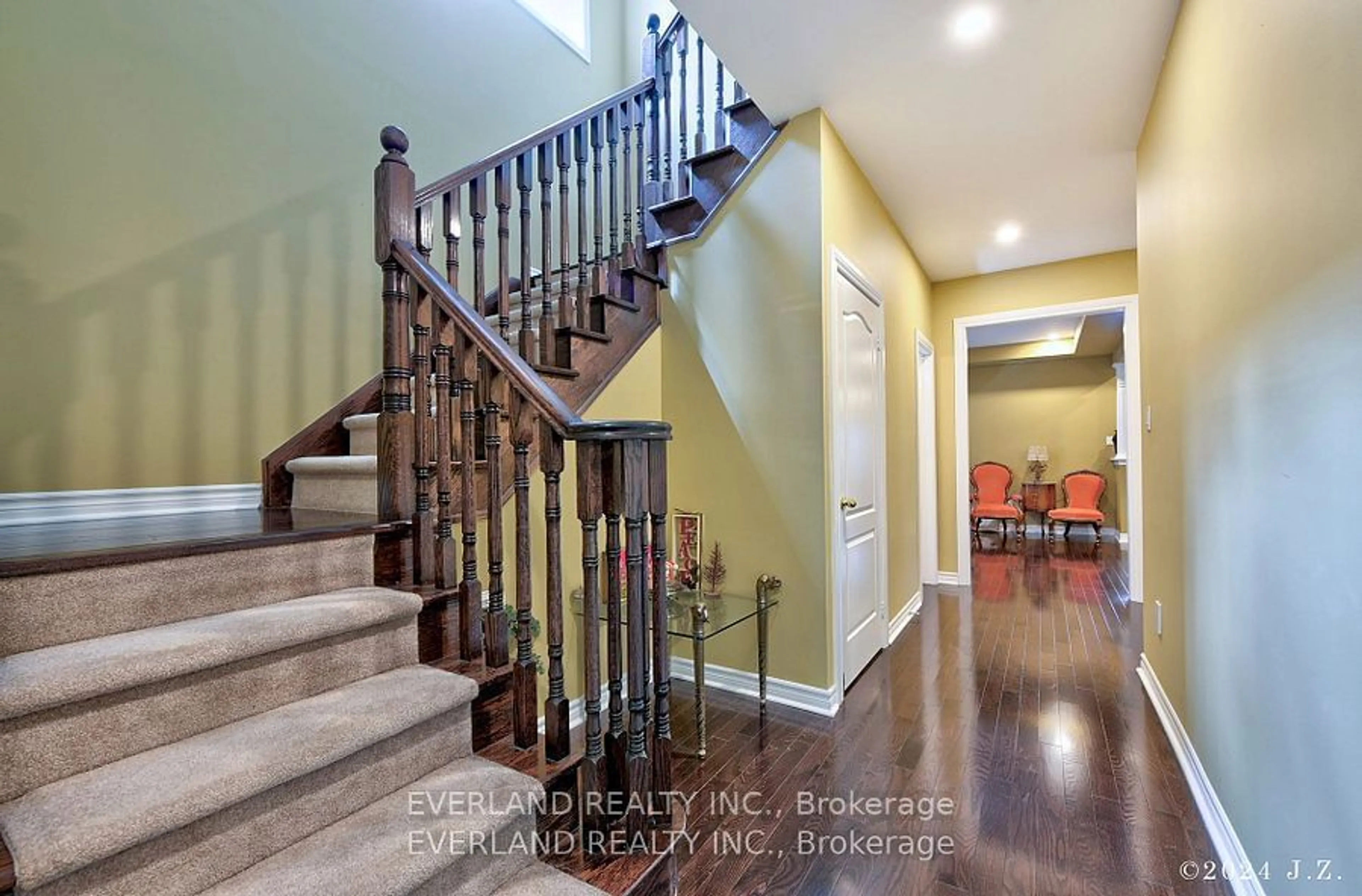 Indoor entryway, wood floors for 12 Ferretti St, Vaughan Ontario L6A 0H7