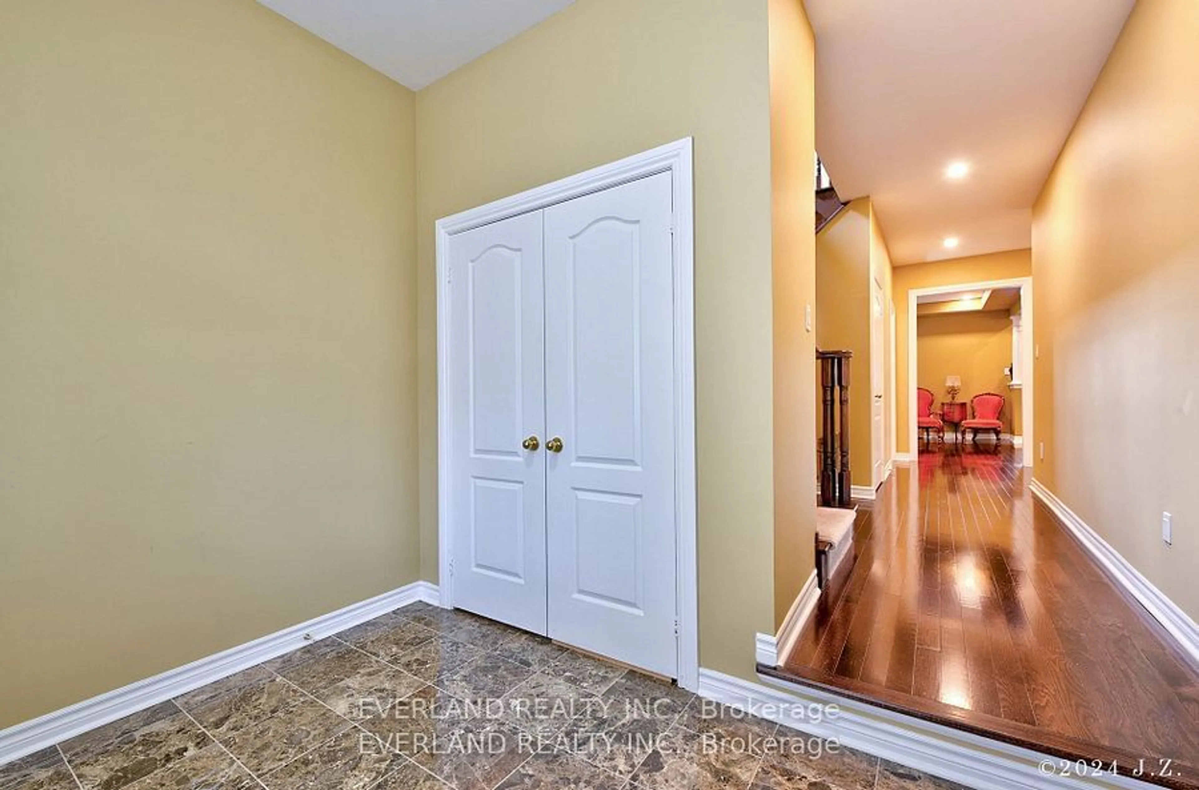 Indoor entryway, wood floors for 12 Ferretti St, Vaughan Ontario L6A 0H7