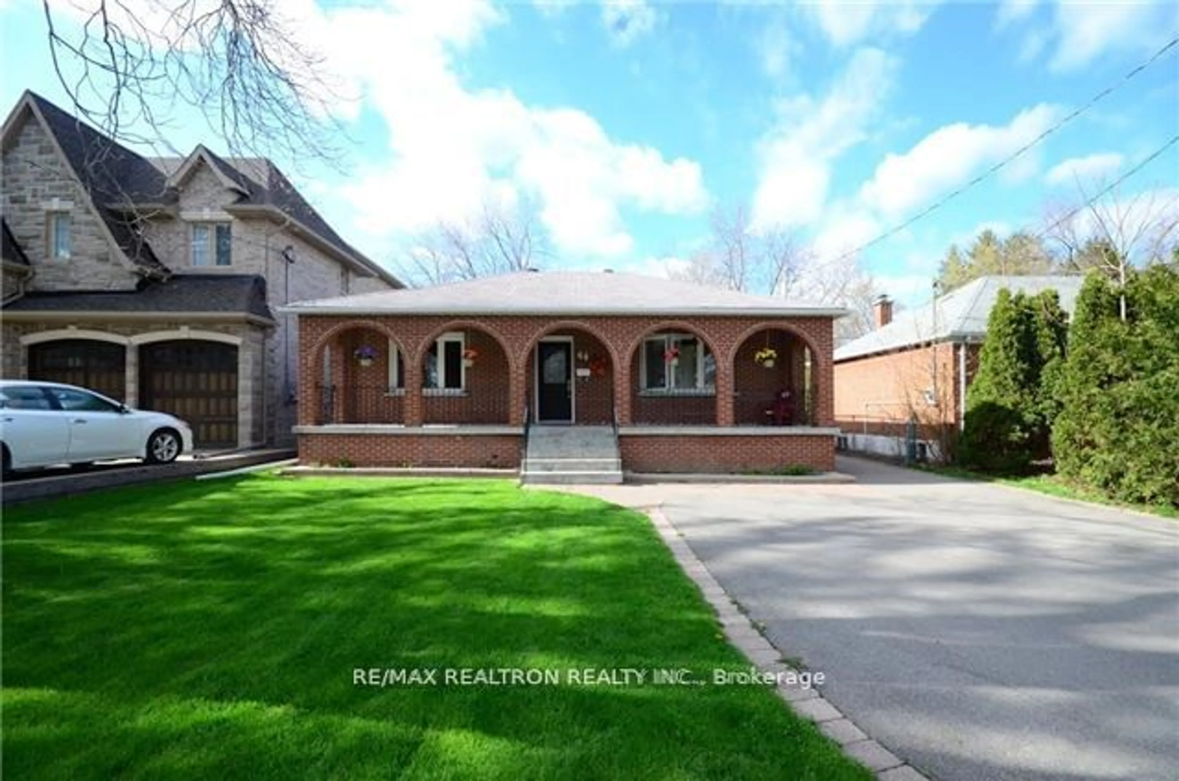 Home with brick exterior material for 44 Woodward Ave, Markham Ontario L3T 1E5