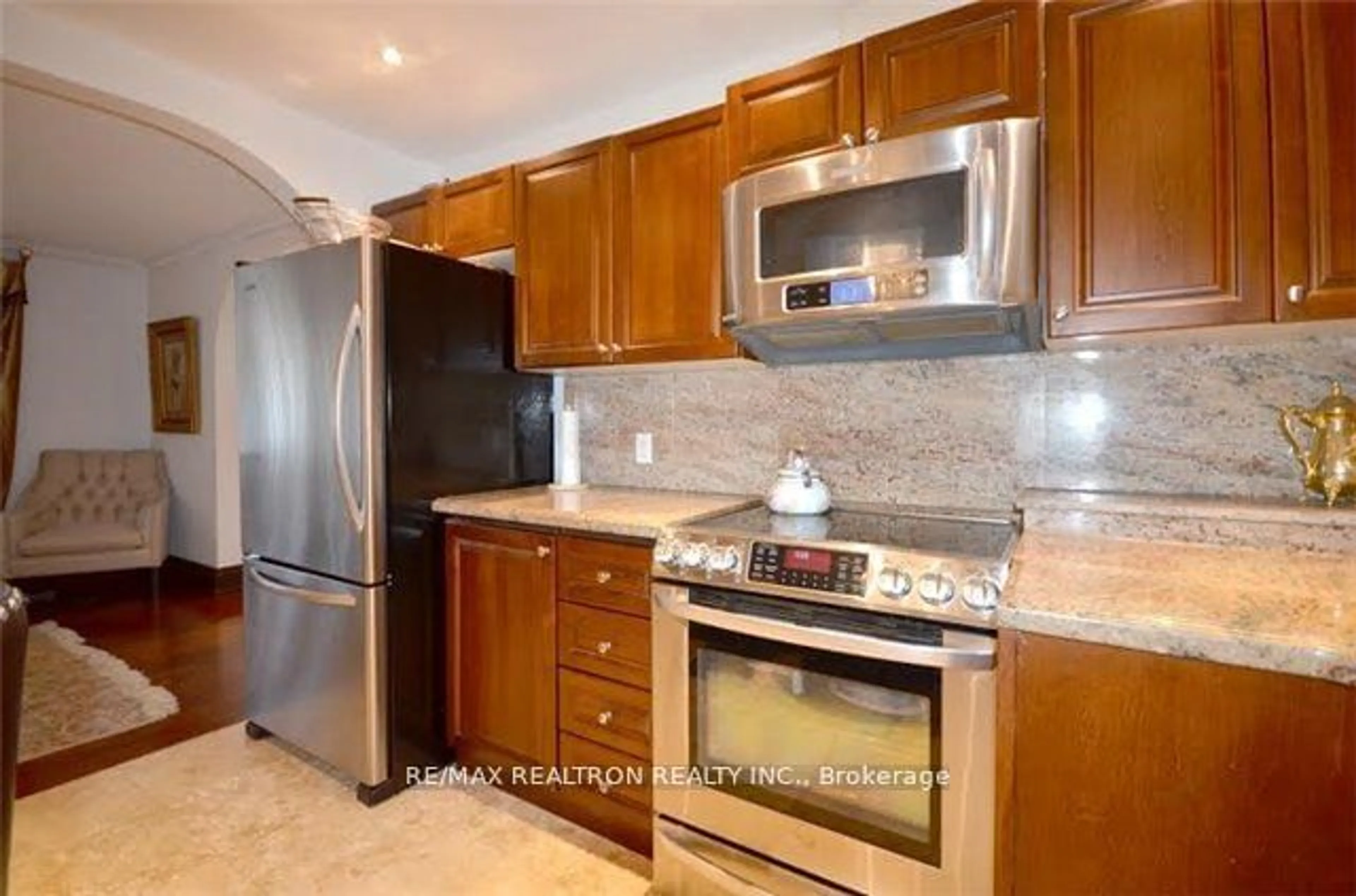 Standard kitchen for 44 Woodward Ave, Markham Ontario L3T 1E5