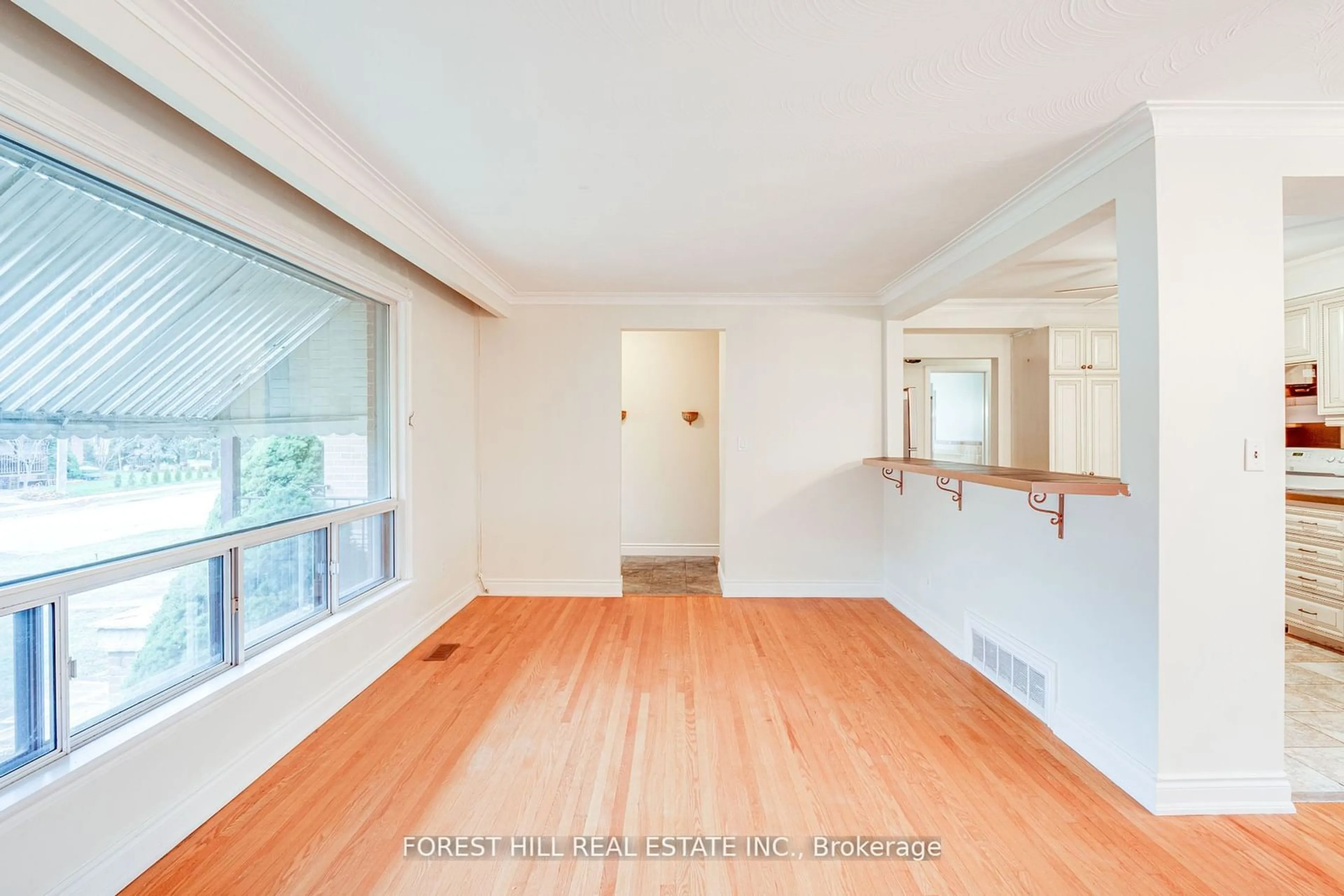 A pic of a room, wood floors for 31 Sussex Ave, Richmond Hill Ontario L4C 2E5