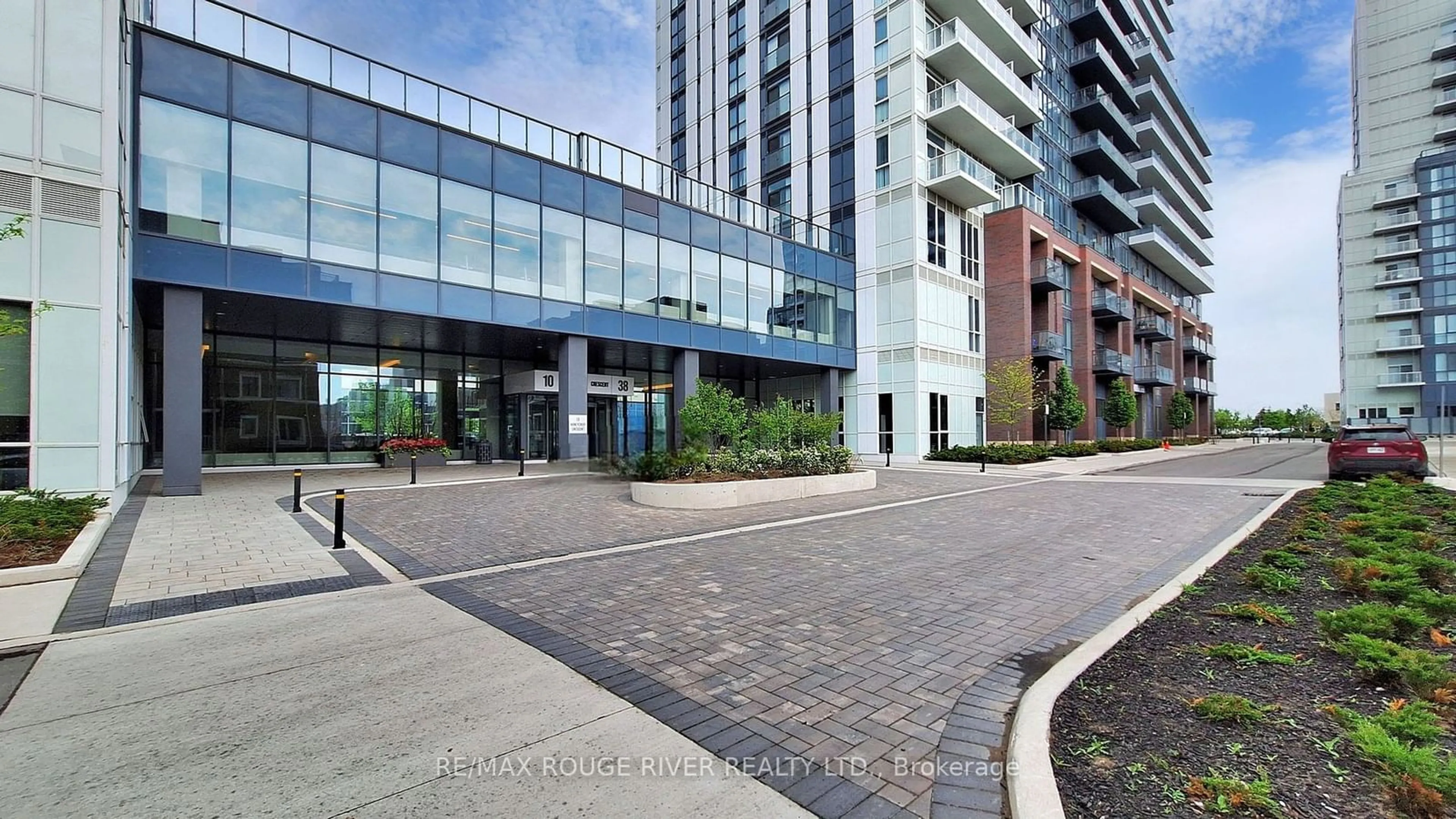 A pic from exterior of the house or condo, the street view for 38 Honeycrisp Cres #807, Vaughan Ontario L4K 0M7