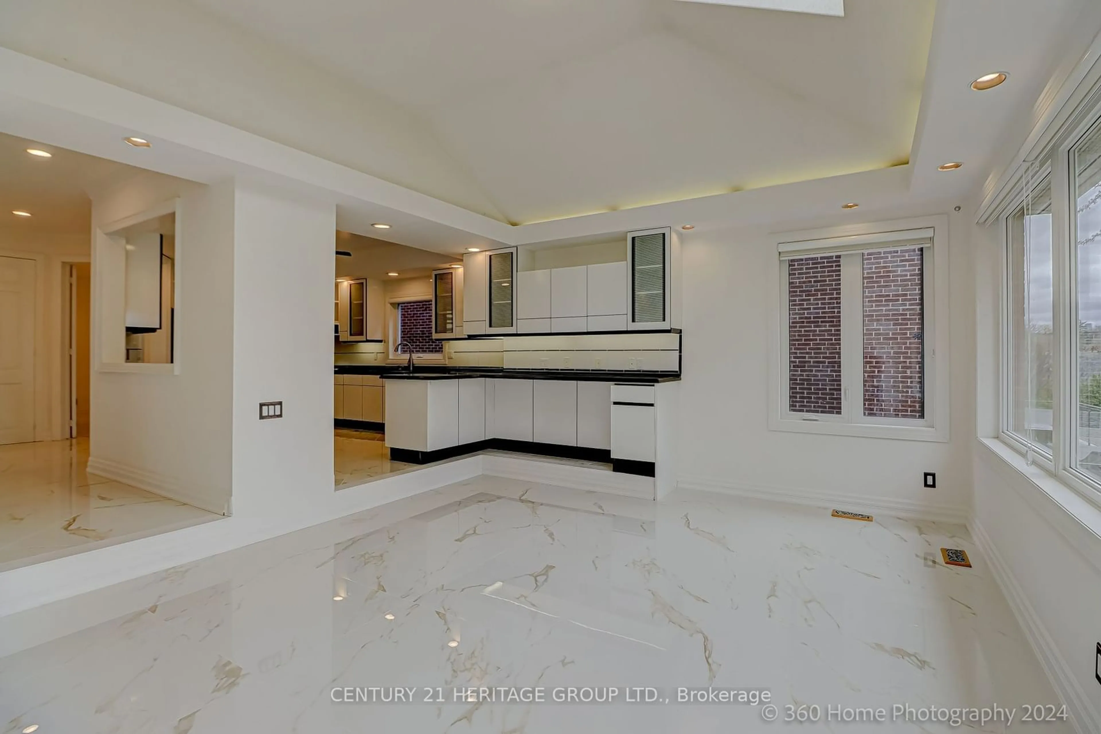 Indoor foyer, ceramic floors for 49 Gamble St, Vaughan Ontario L4L 1R3