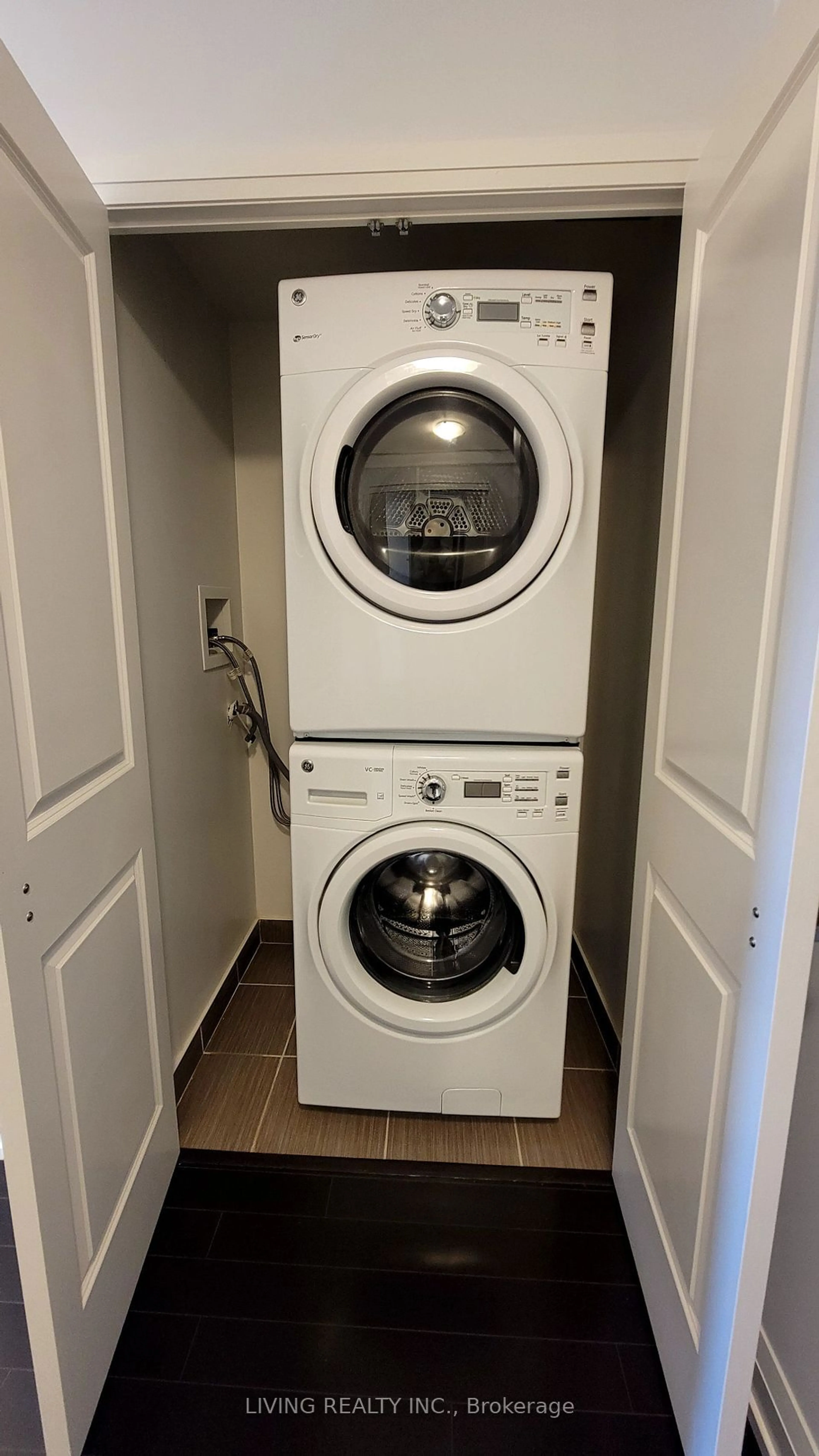 Washer and dryer for 7161 Yonge St #2125, Markham Ontario L3T 0C8