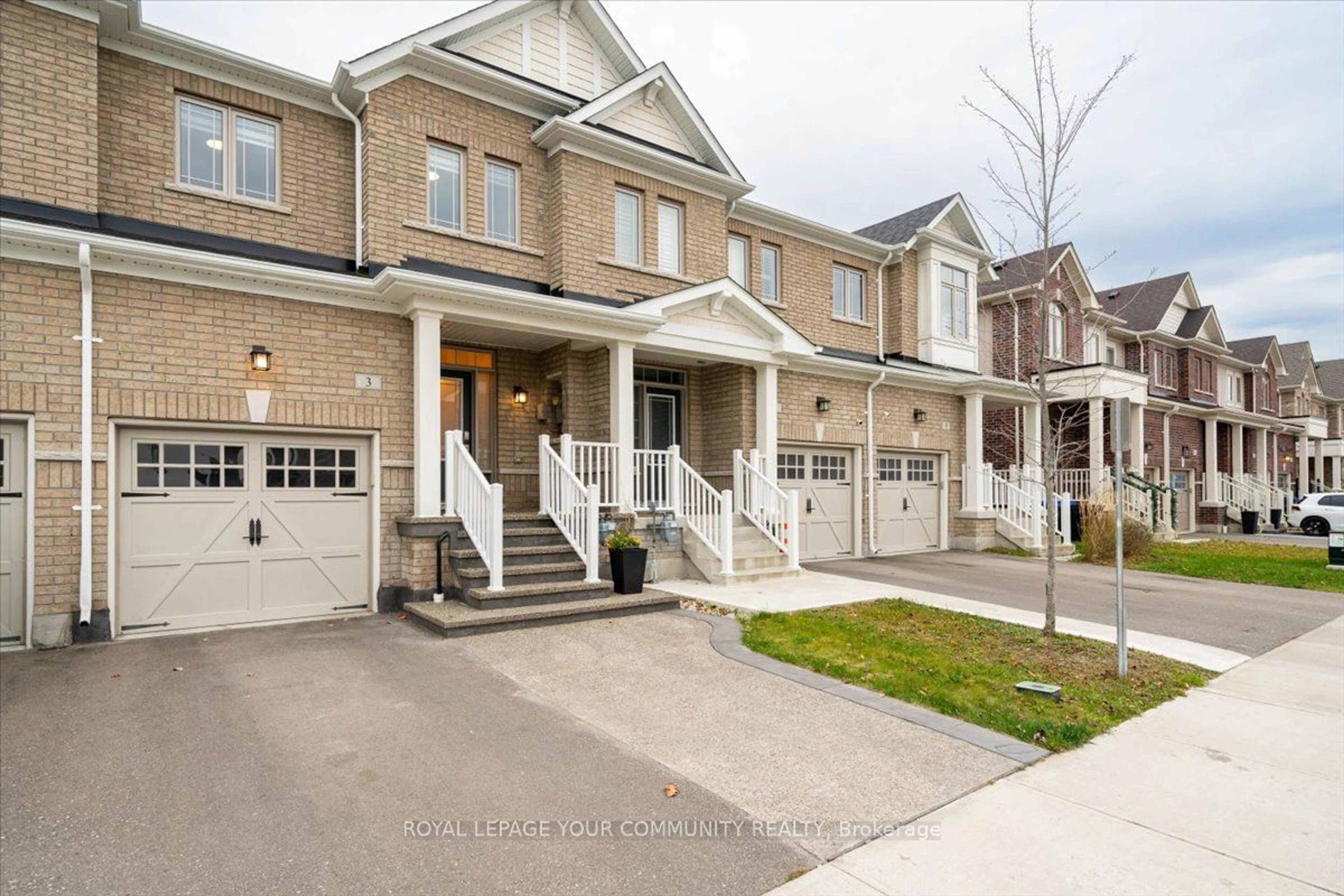 A pic from exterior of the house or condo, the street view for 3 Clifford Cres, New Tecumseth Ontario L0G 1W0