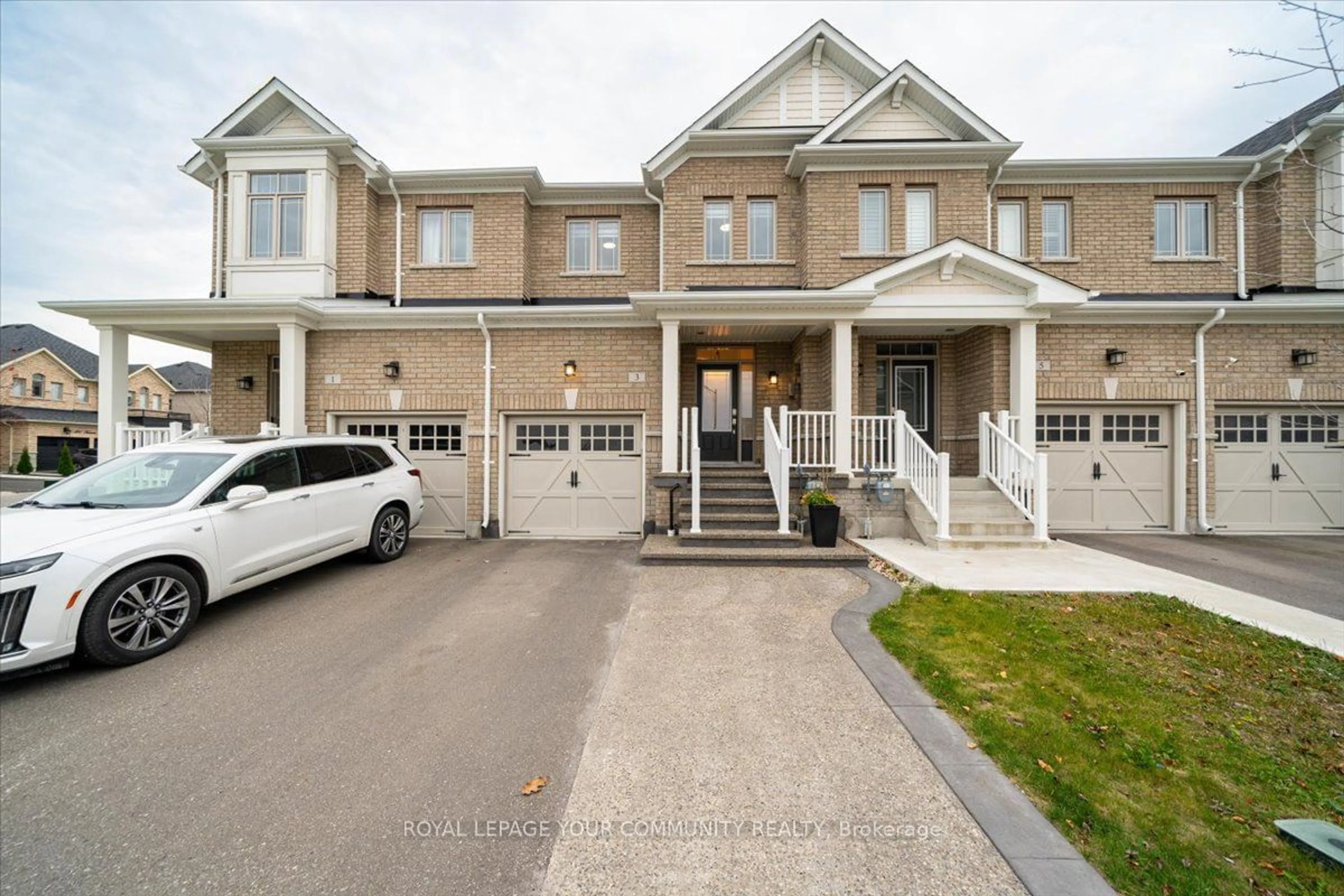 A pic from exterior of the house or condo, the street view for 3 Clifford Cres, New Tecumseth Ontario L0G 1W0