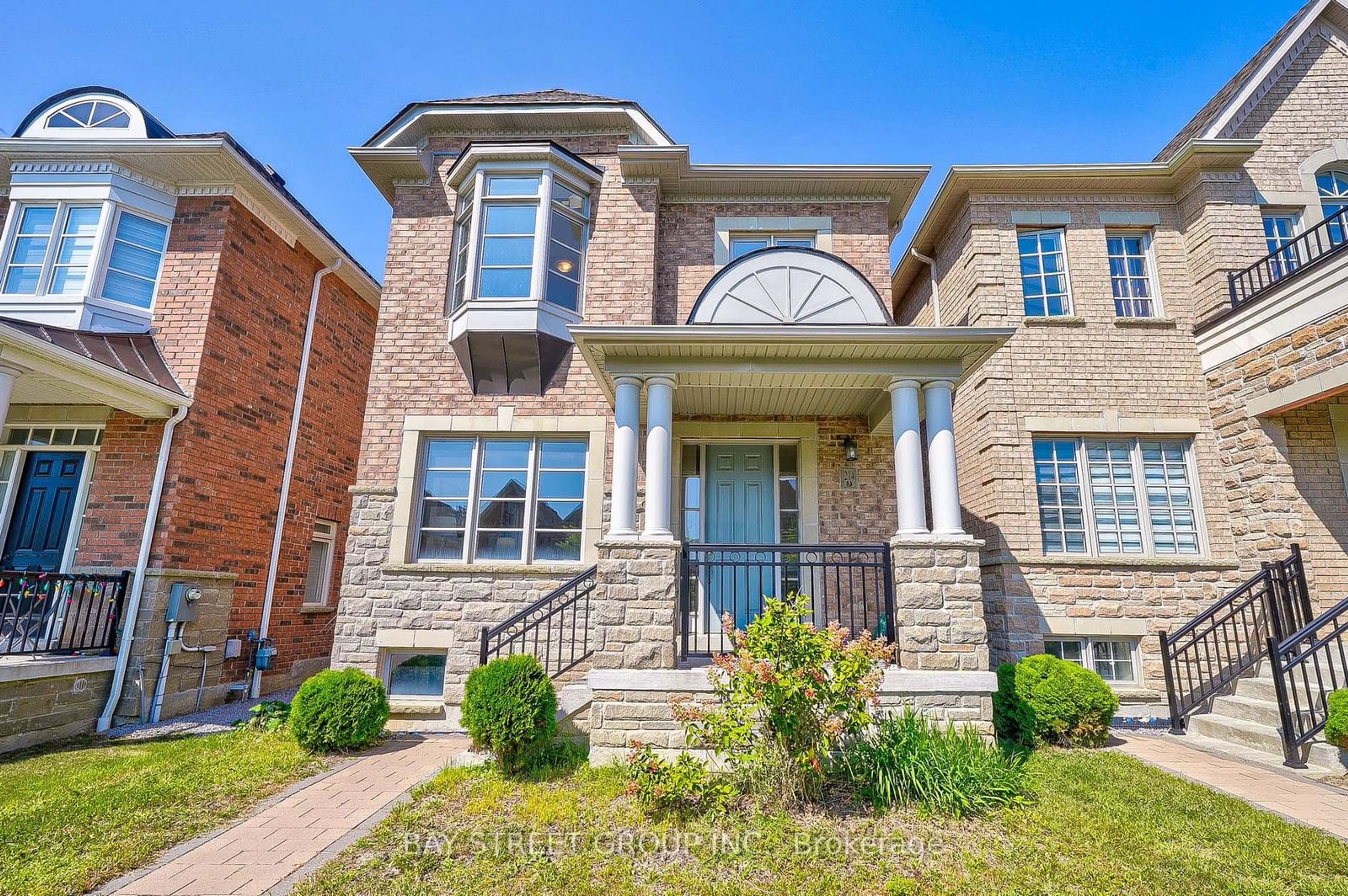 Home with brick exterior material for 214 Paradelle Dr, Richmond Hill Ontario L4E 0E4