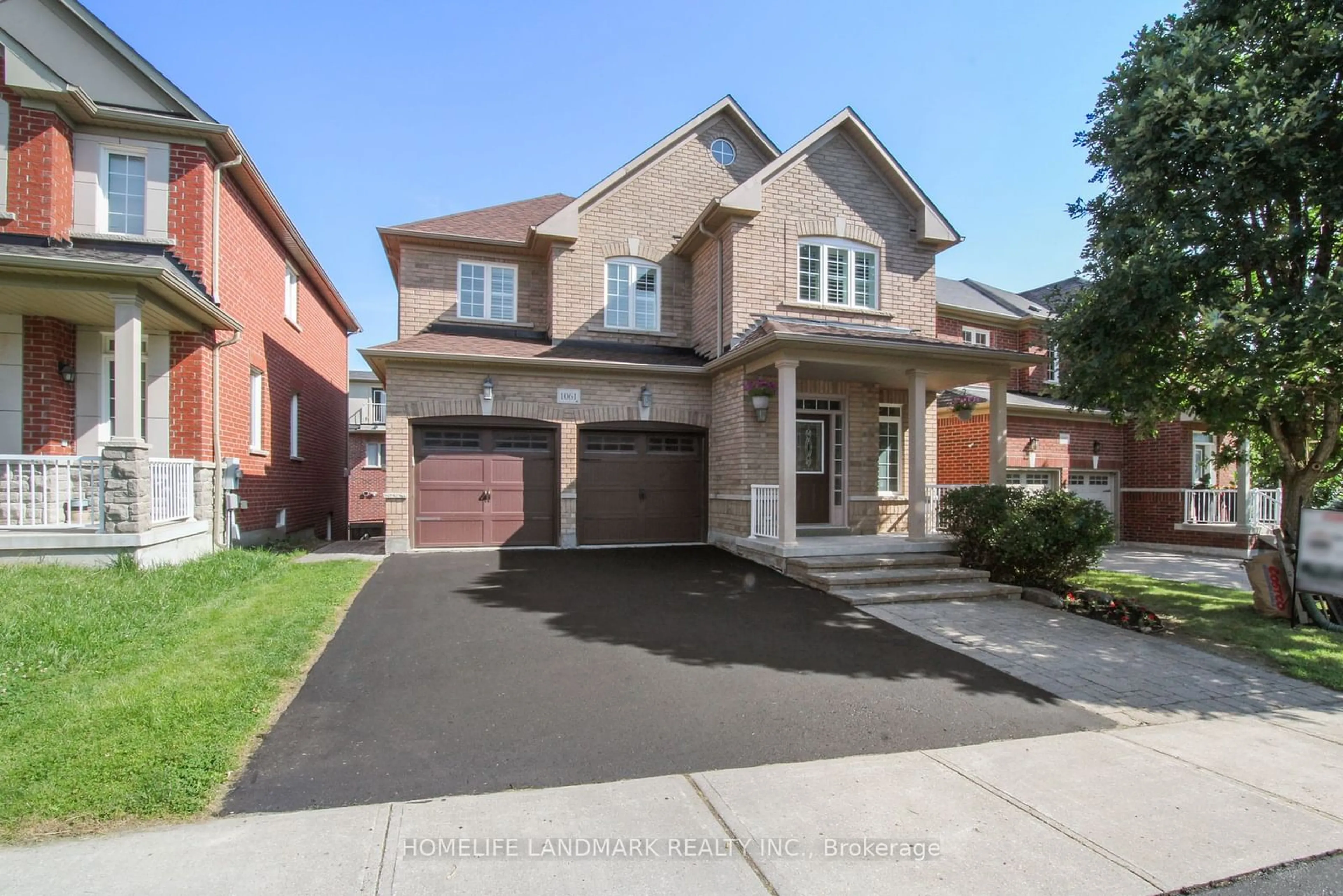 Frontside or backside of a home, the street view for 1061 Warby Tr, Newmarket Ontario L3X 3H6