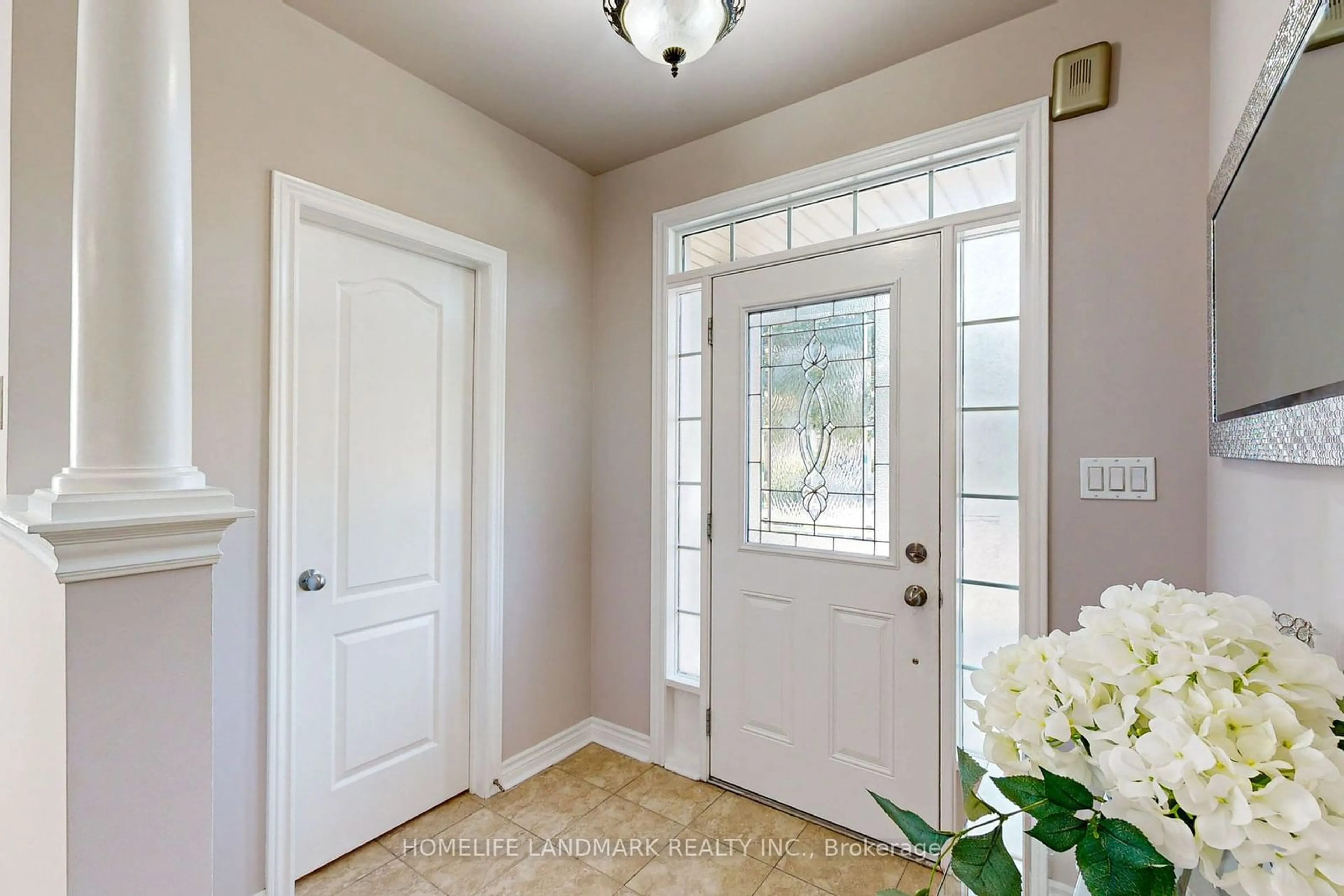 Indoor entryway, wood floors for 1061 Warby Tr, Newmarket Ontario L3X 3H6