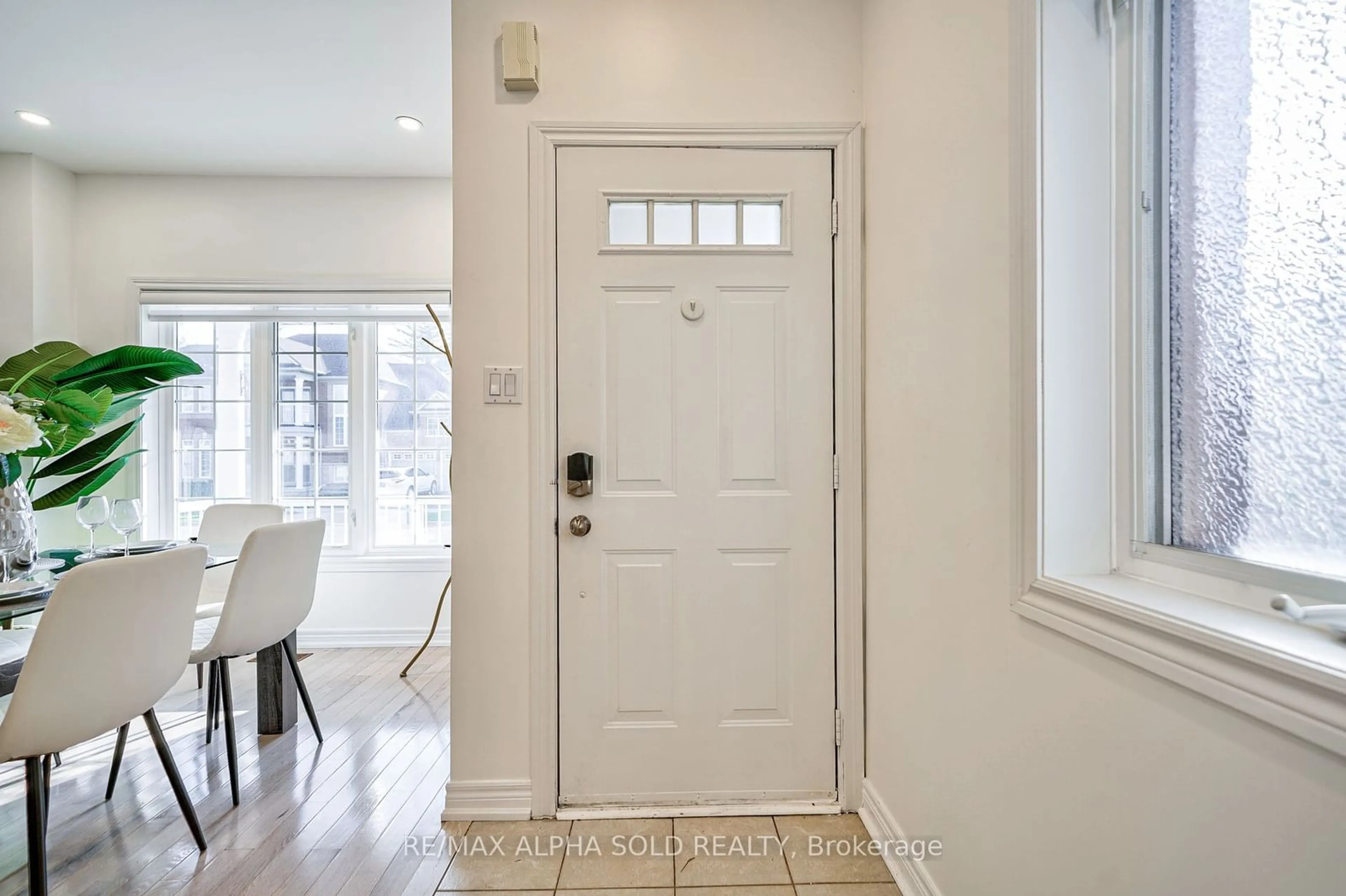 Indoor entryway, wood floors for 59 James Ratcliff Ave, Whitchurch-Stouffville Ontario L4A 1P3