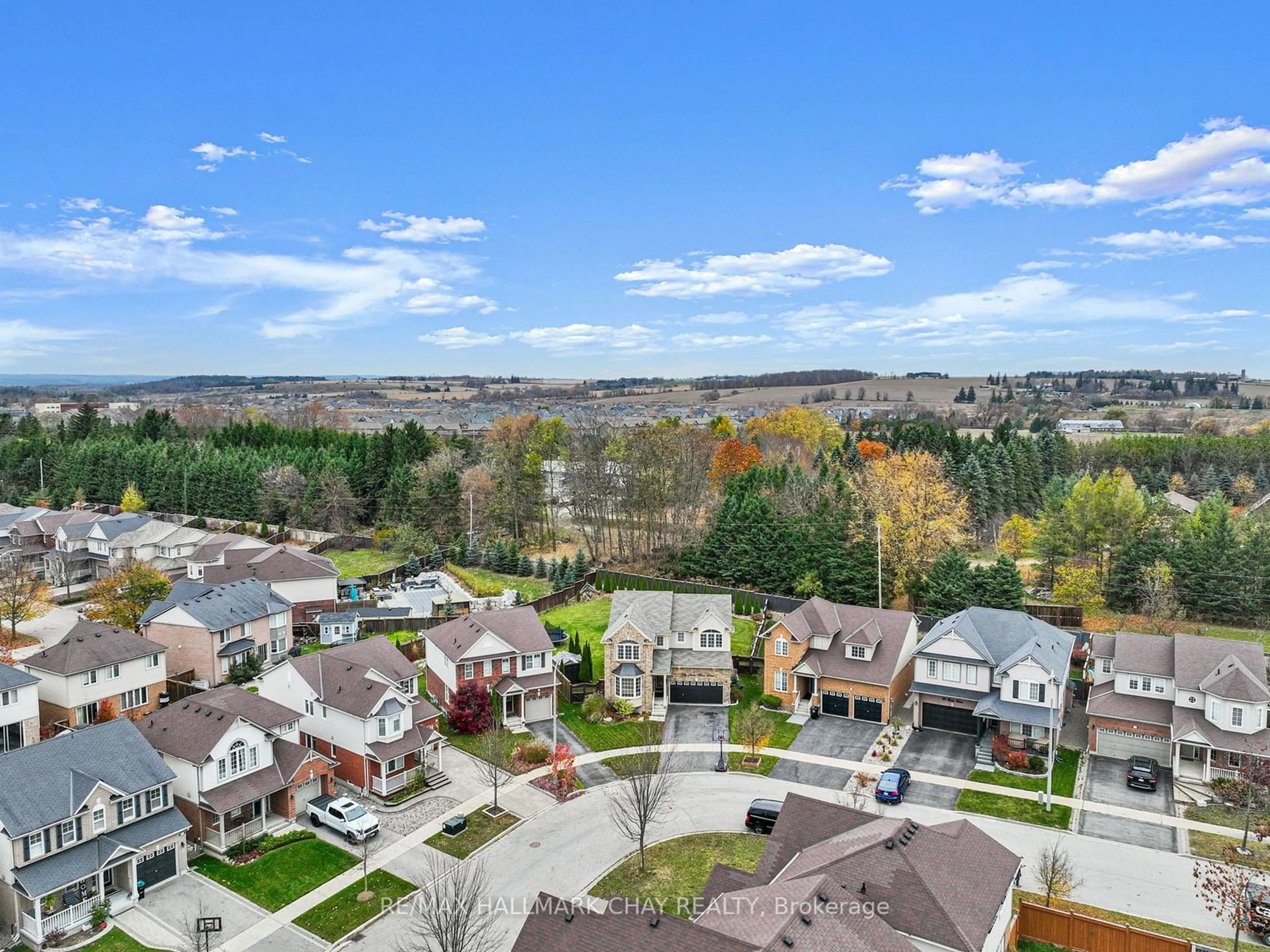 A pic from exterior of the house or condo, the fenced backyard for 57 Ferris Lane, New Tecumseth Ontario L9R 0J3