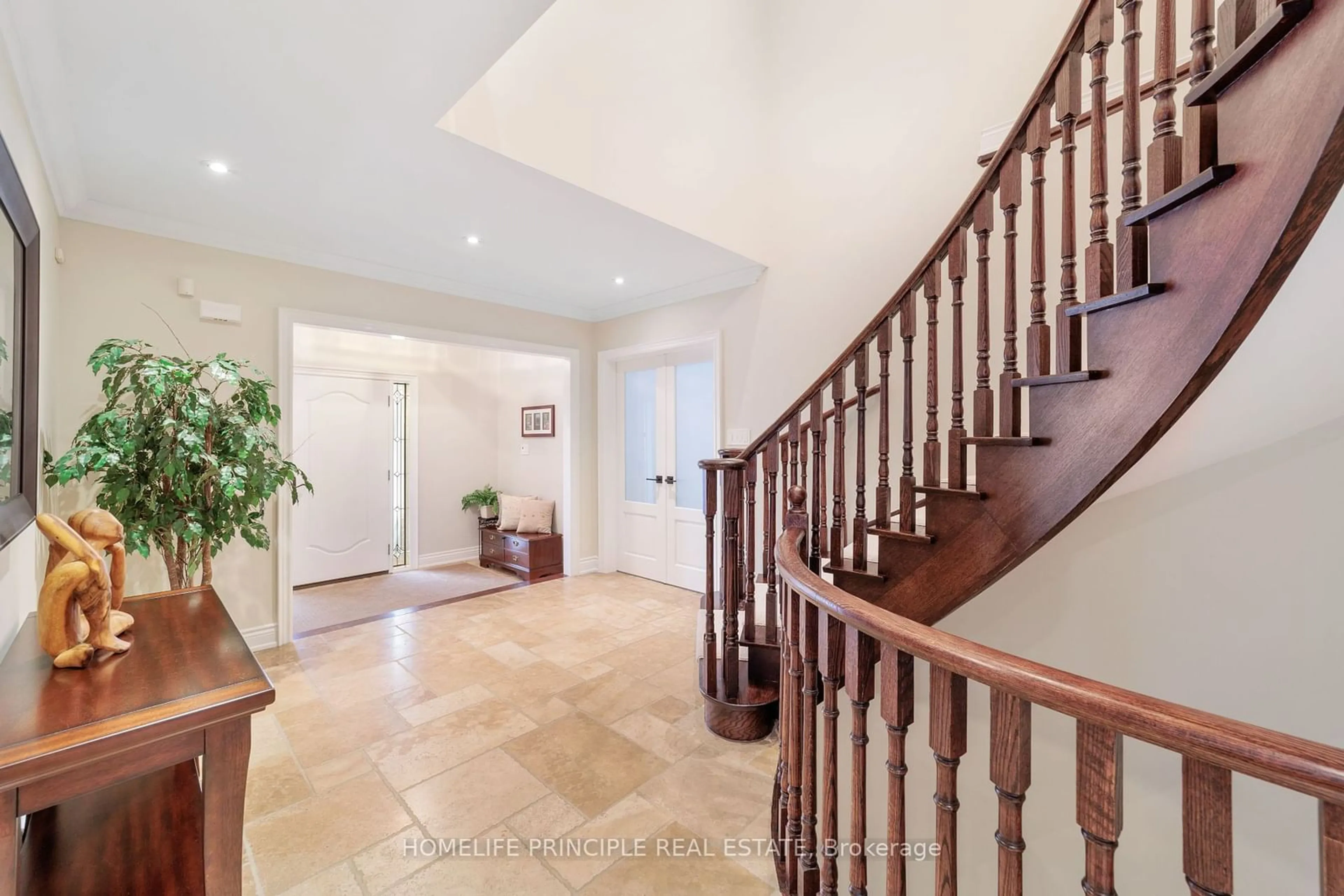 Indoor foyer, wood floors for 510 Westridge Dr, Vaughan Ontario L0J 1C0