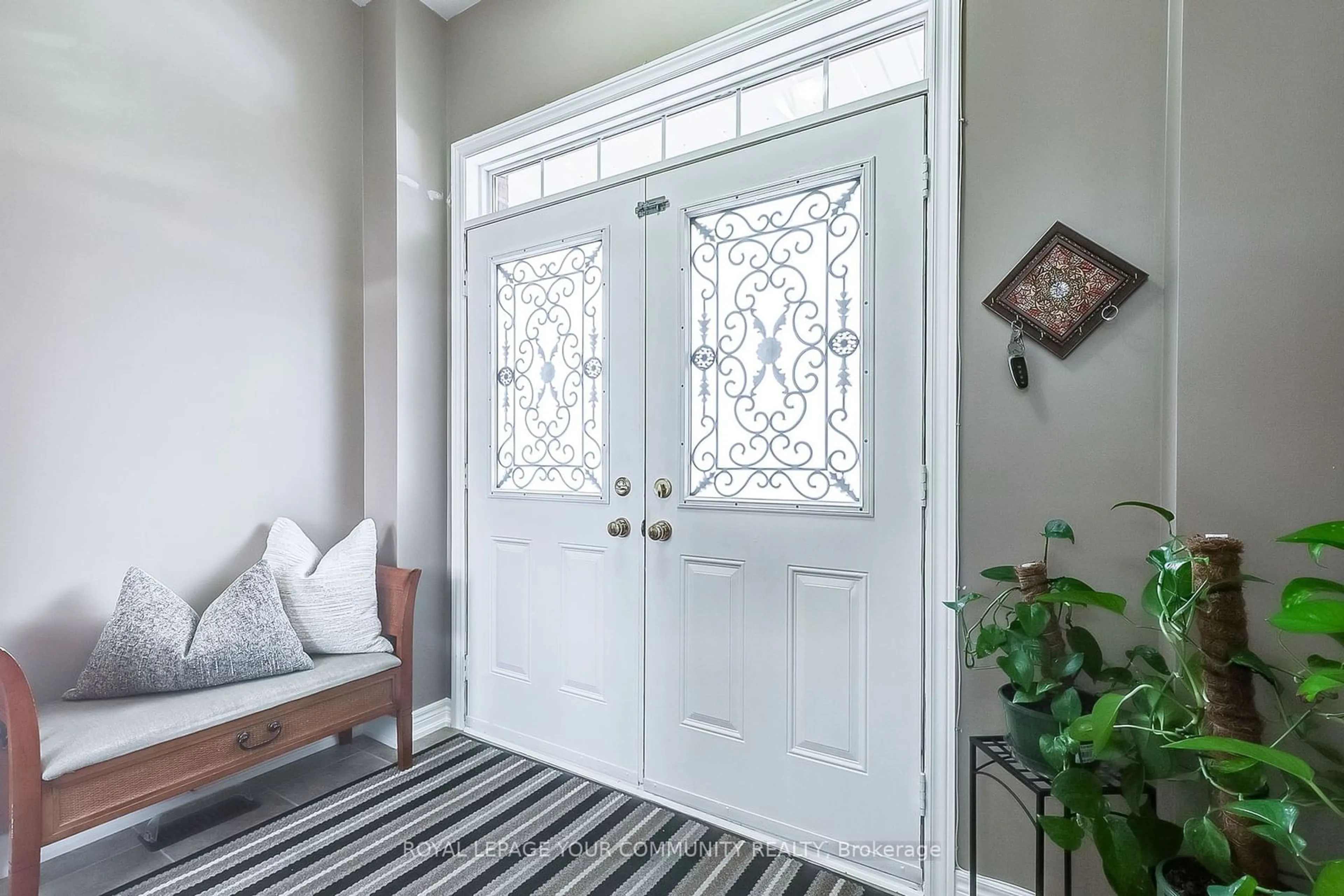 Indoor entryway, wood floors for 1226 Atkins Dr, Newmarket Ontario L3X 0C8