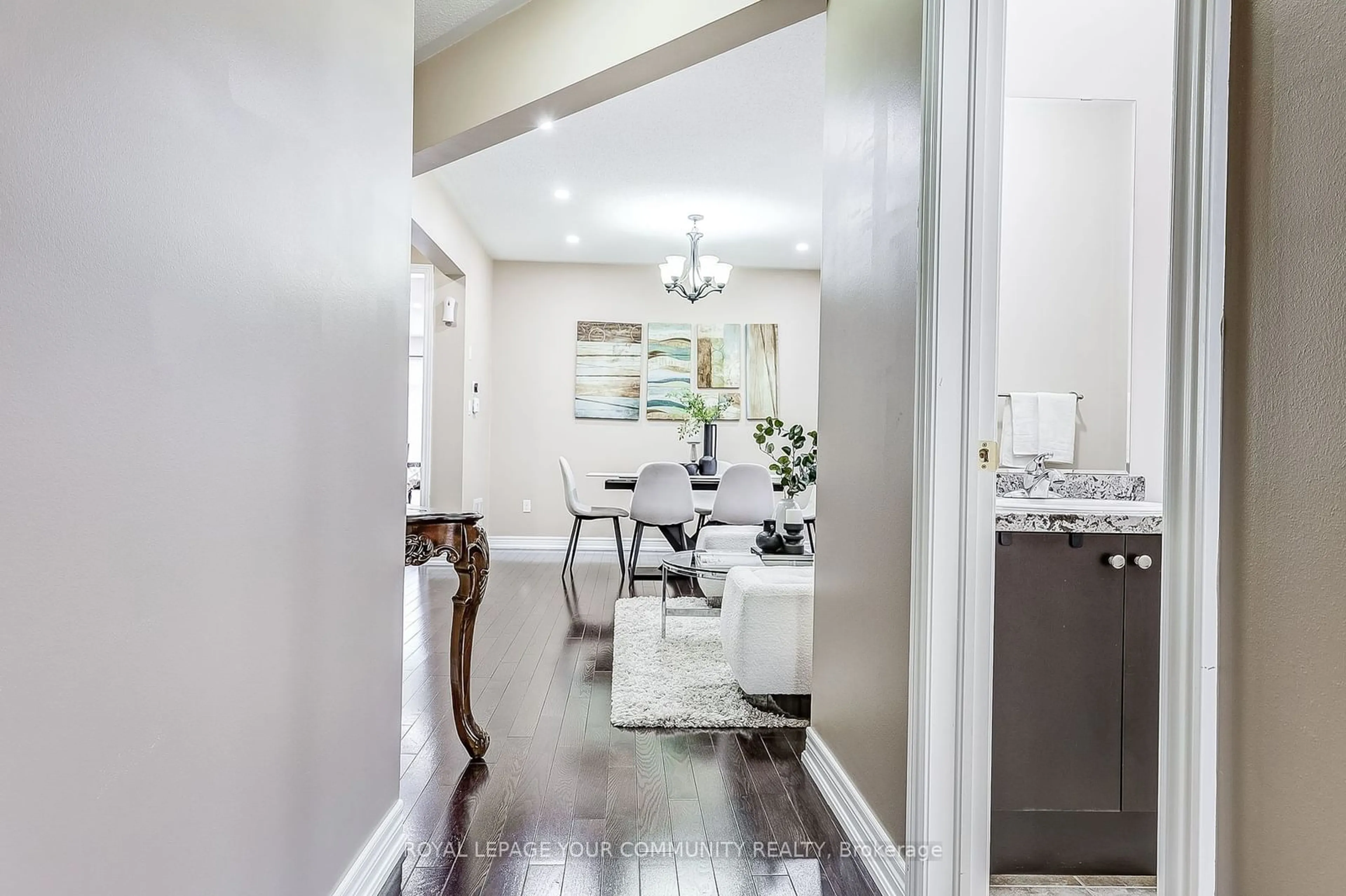 Indoor entryway, wood floors for 1226 Atkins Dr, Newmarket Ontario L3X 0C8