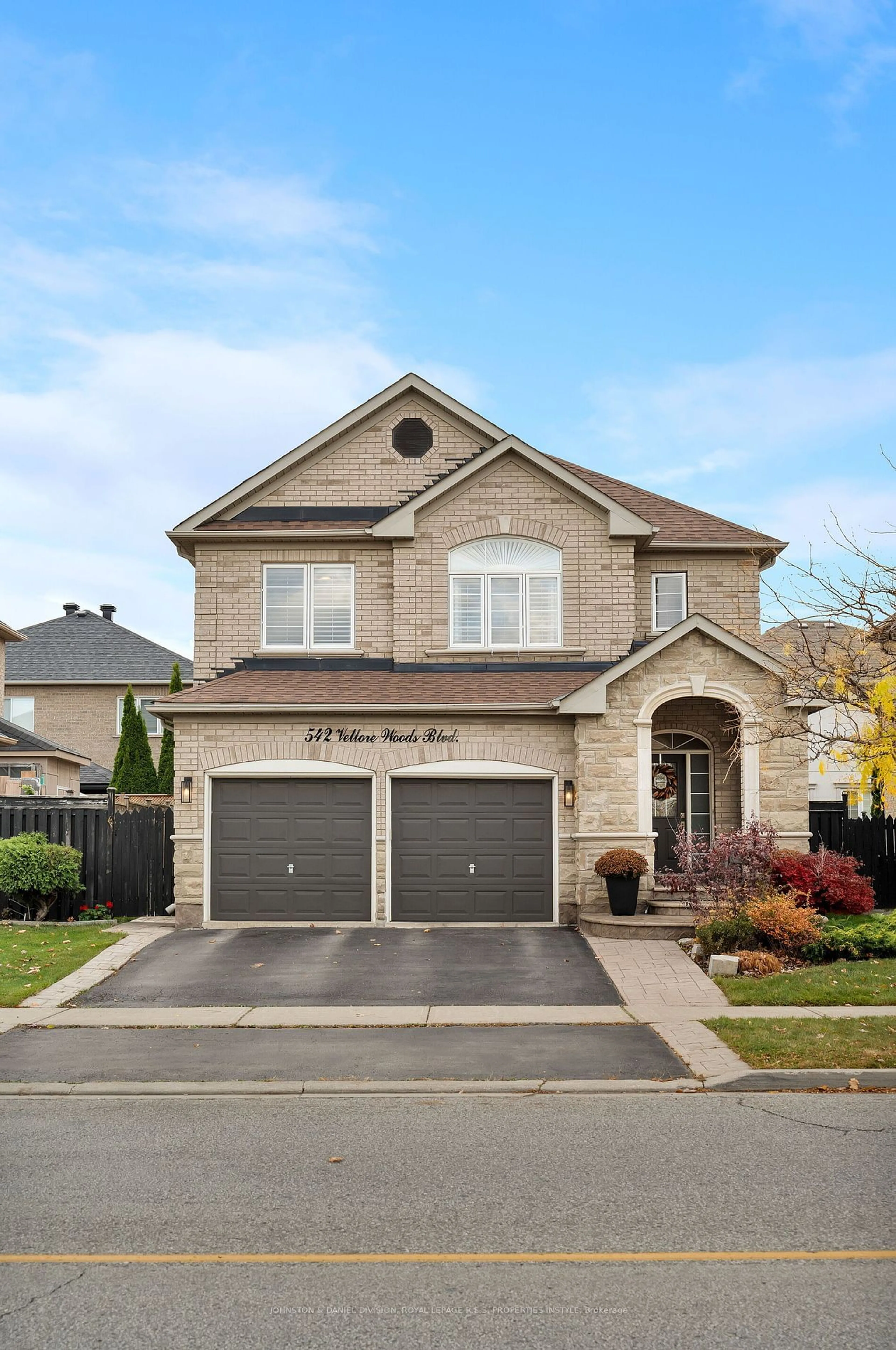 Frontside or backside of a home, cottage for 542 Vellore Woods Blvd, Vaughan Ontario L4H 2W3