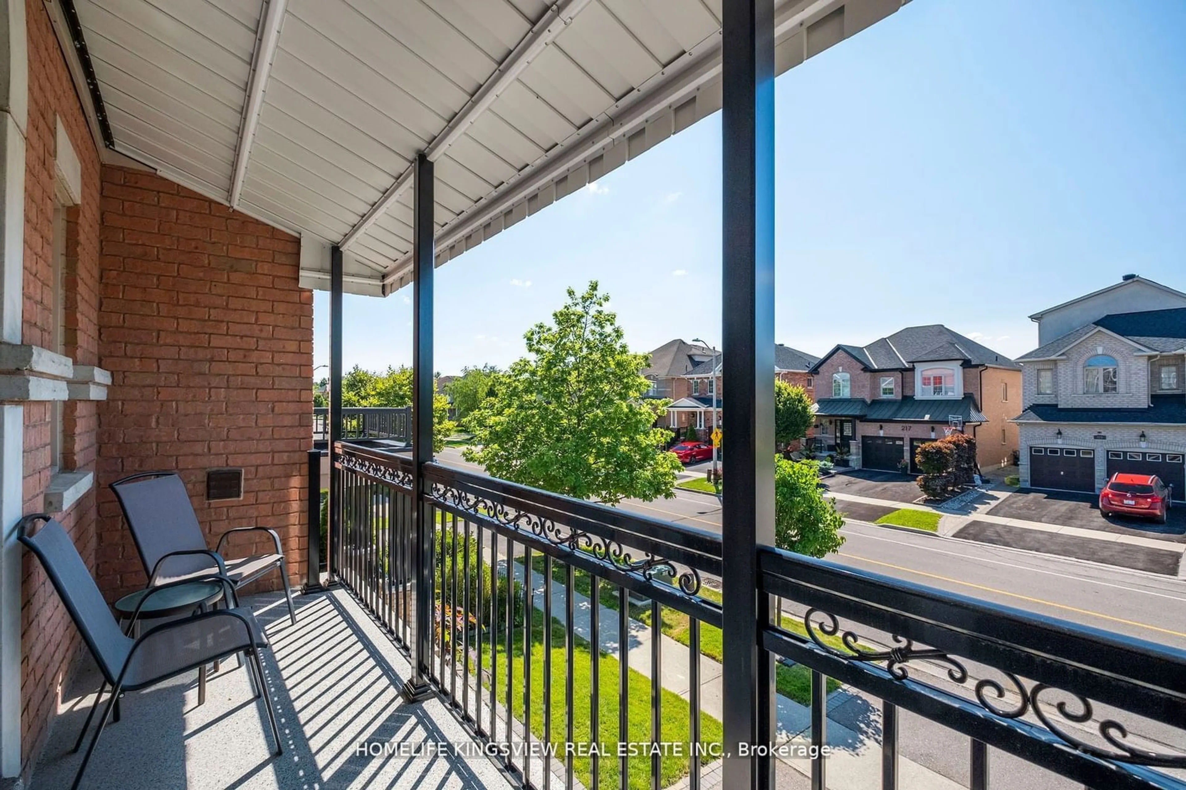 Balcony in the apartment, the fenced backyard for 220 Peak Point Blvd, Vaughan Ontario L6A 0B4