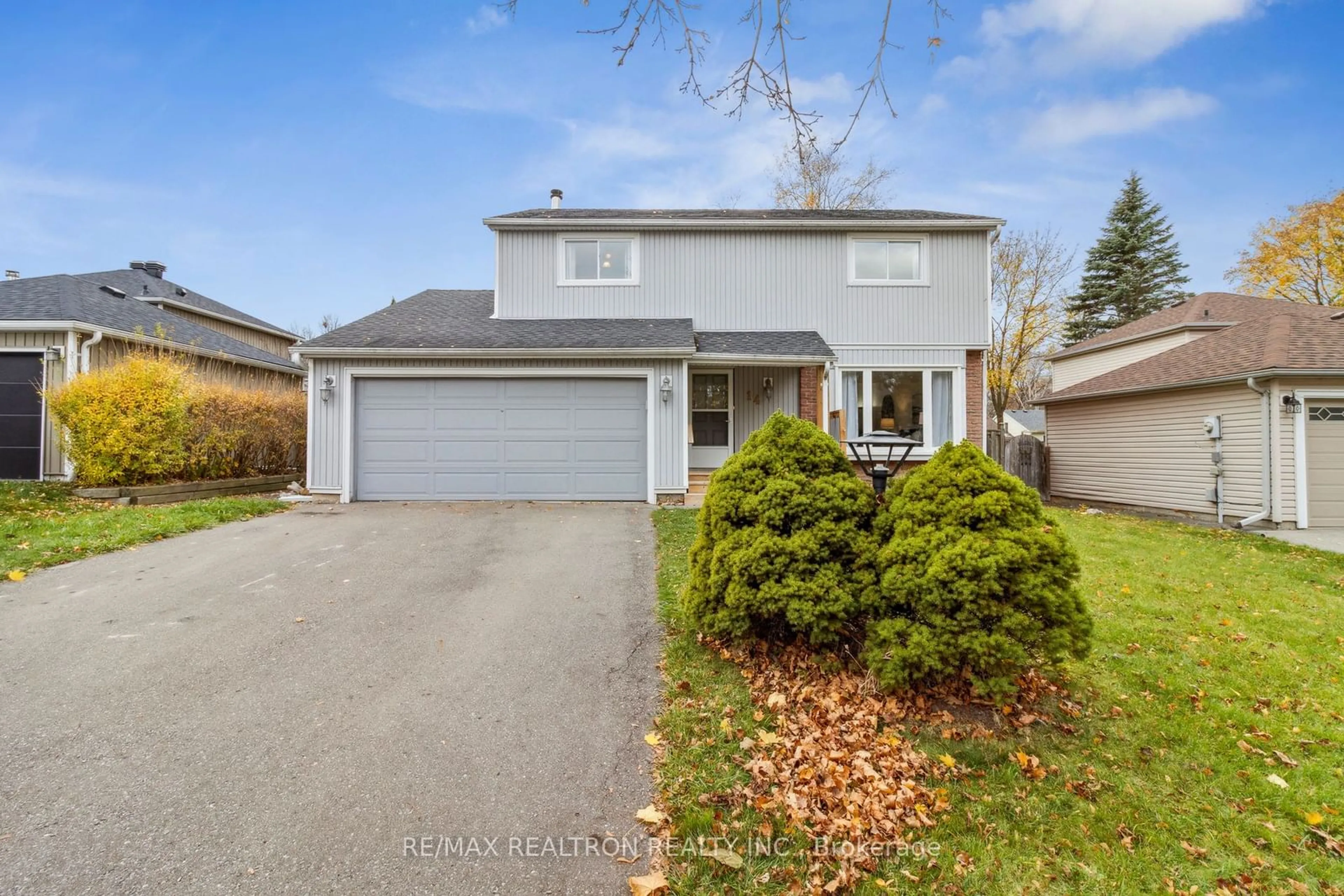 A pic from exterior of the house or condo, the fenced backyard for 14 Plank Rd, East Gwillimbury Ontario L9N 1C1