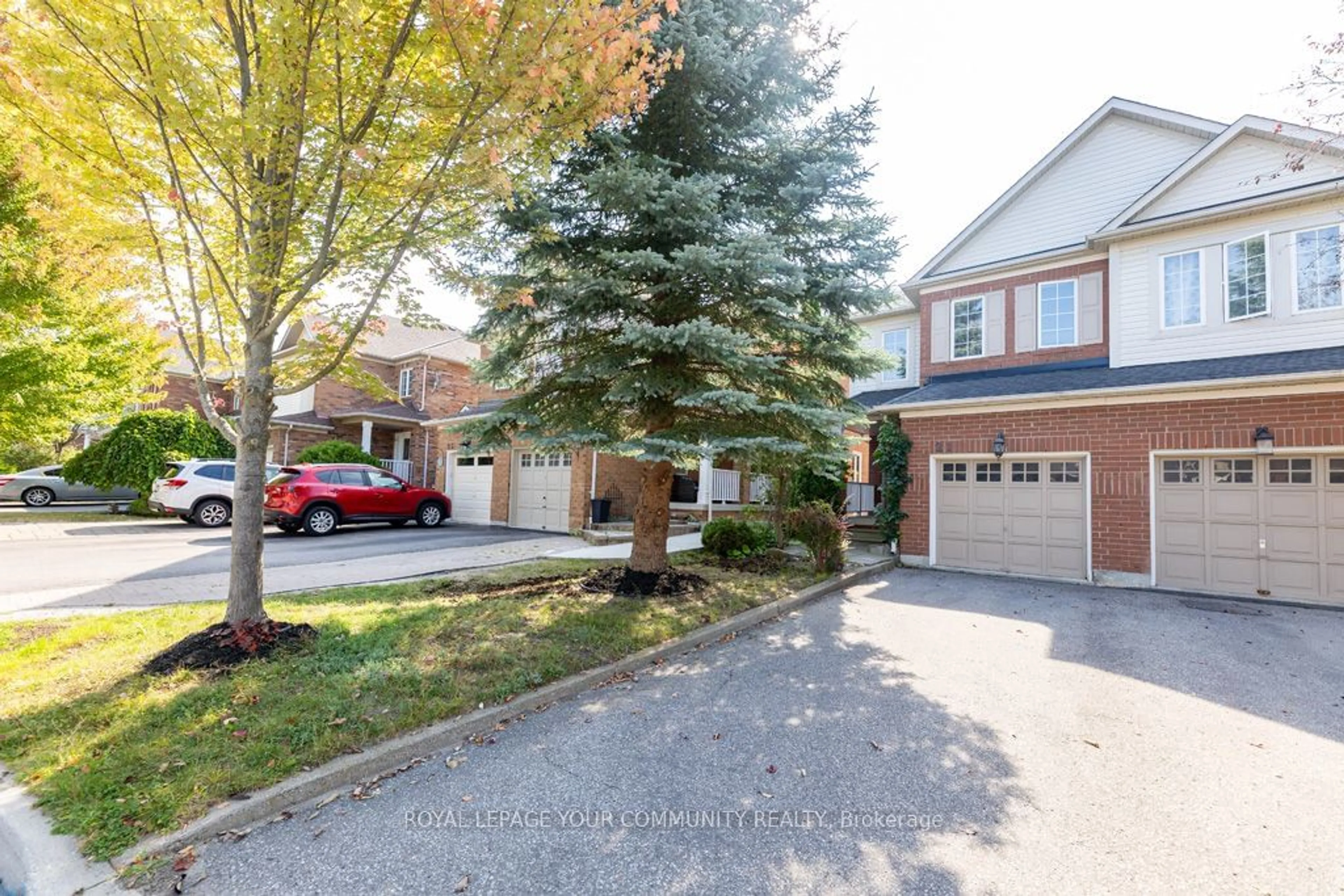 A pic from exterior of the house or condo, the street view for 21 Baywell Cres, Aurora Ontario L4G 7M7