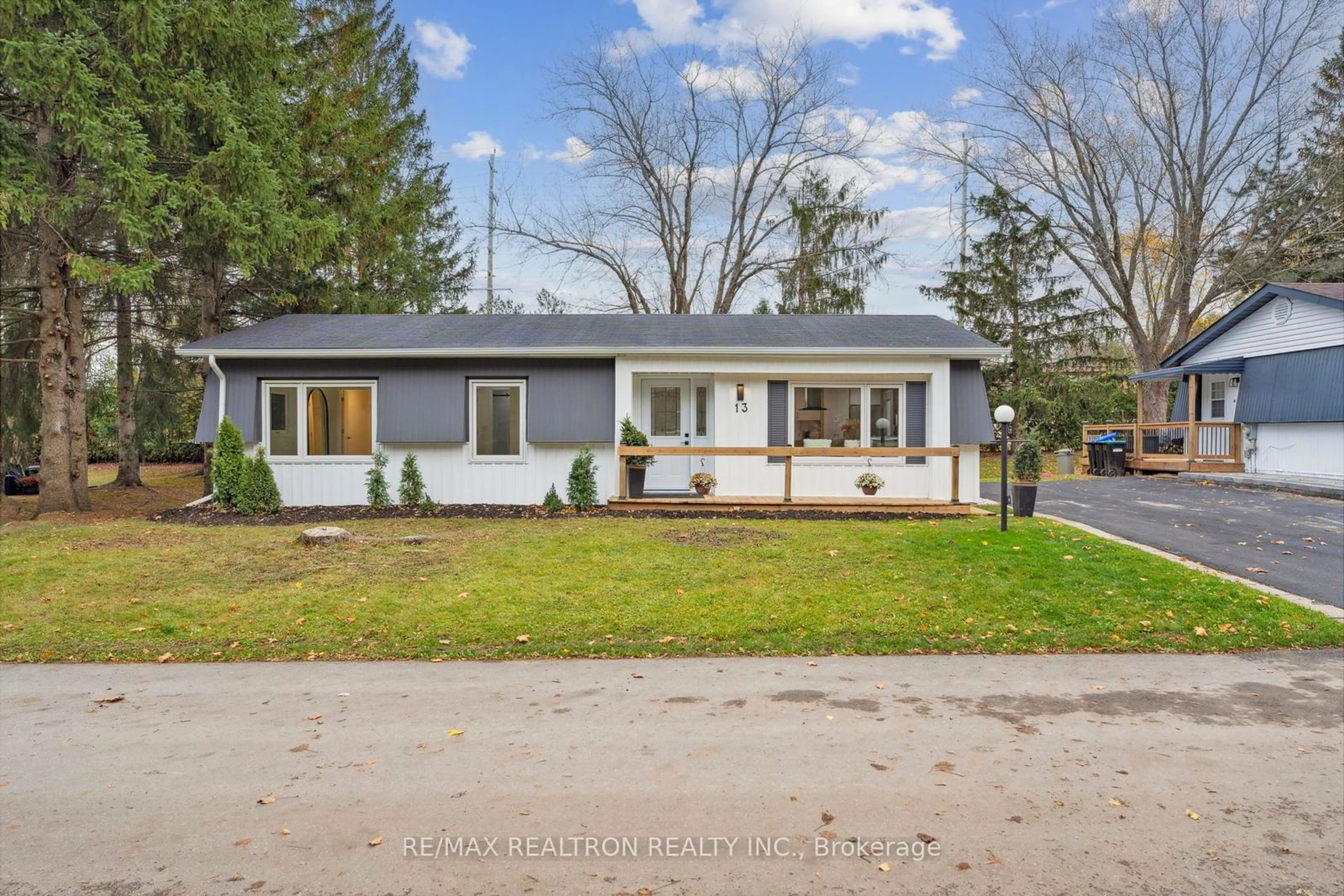 Frontside or backside of a home, cottage for 13 Cherrywood Lane, Innisfil Ontario L9S 1M9