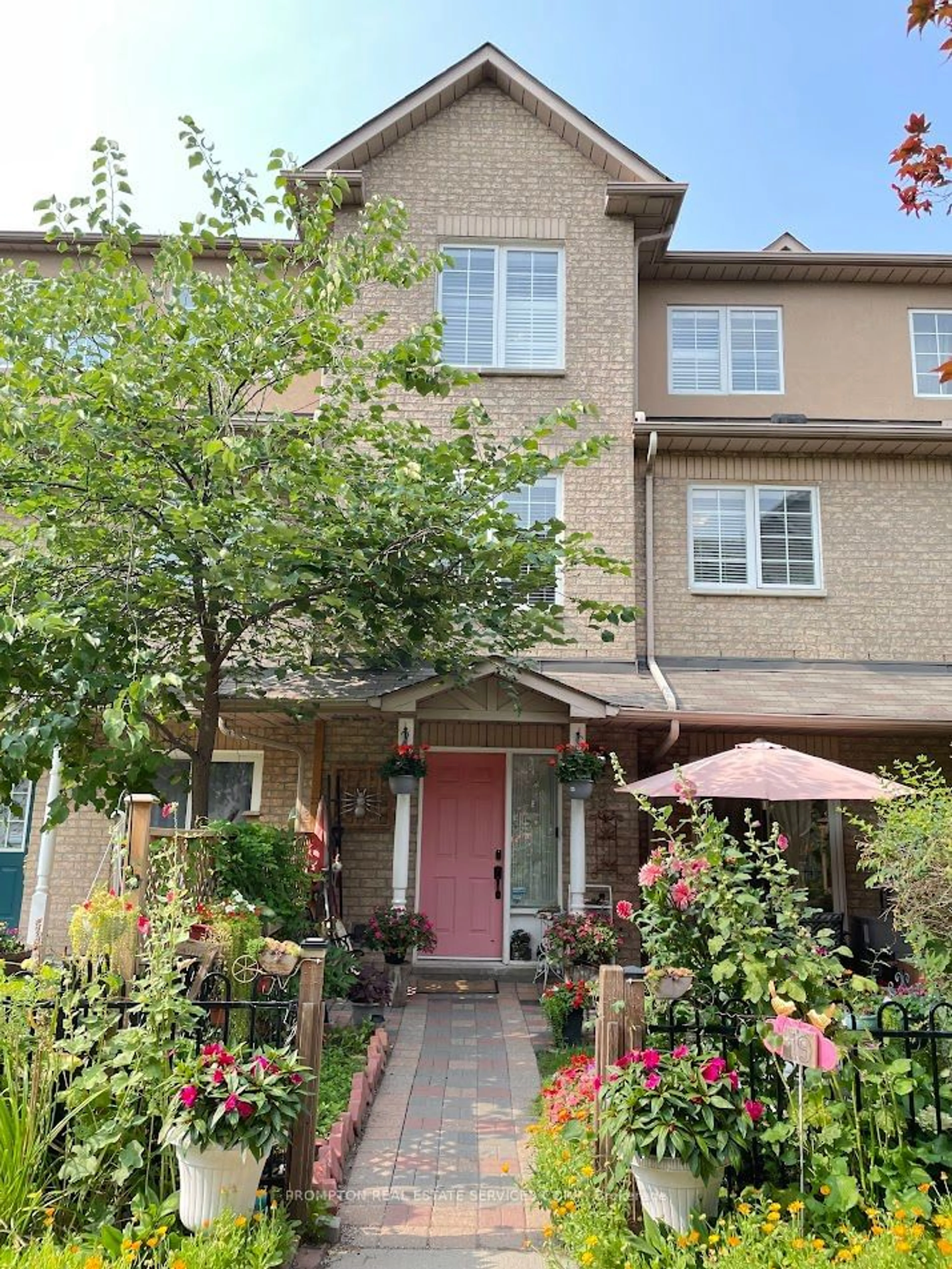 A pic from exterior of the house or condo, cottage for 5 St Moritz Way #19, Markham Ontario L3R 4E8