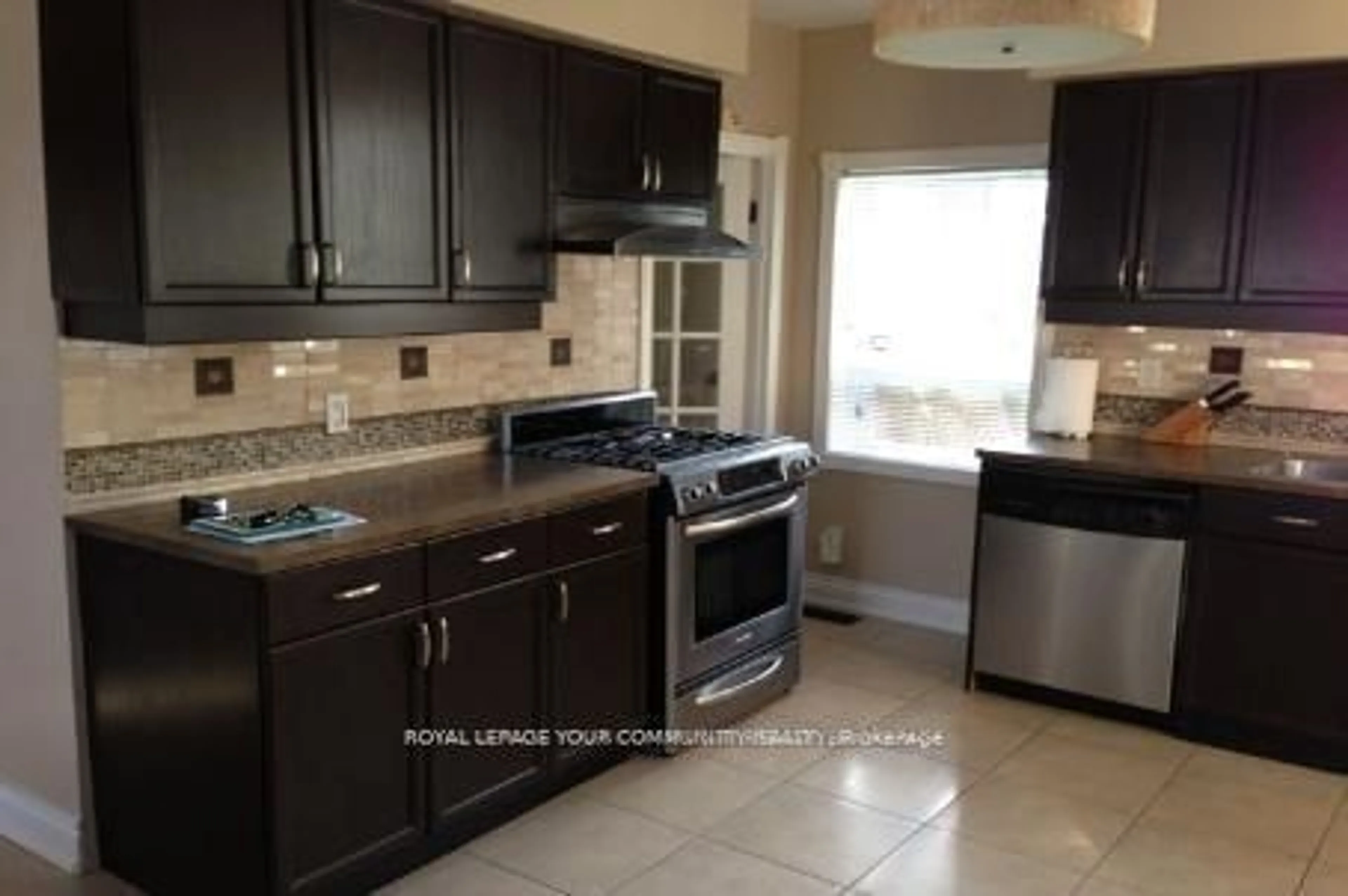 Standard kitchen, ceramic floors for 94 Elgin Mills Rd, Richmond Hill Ontario L4C 4M2