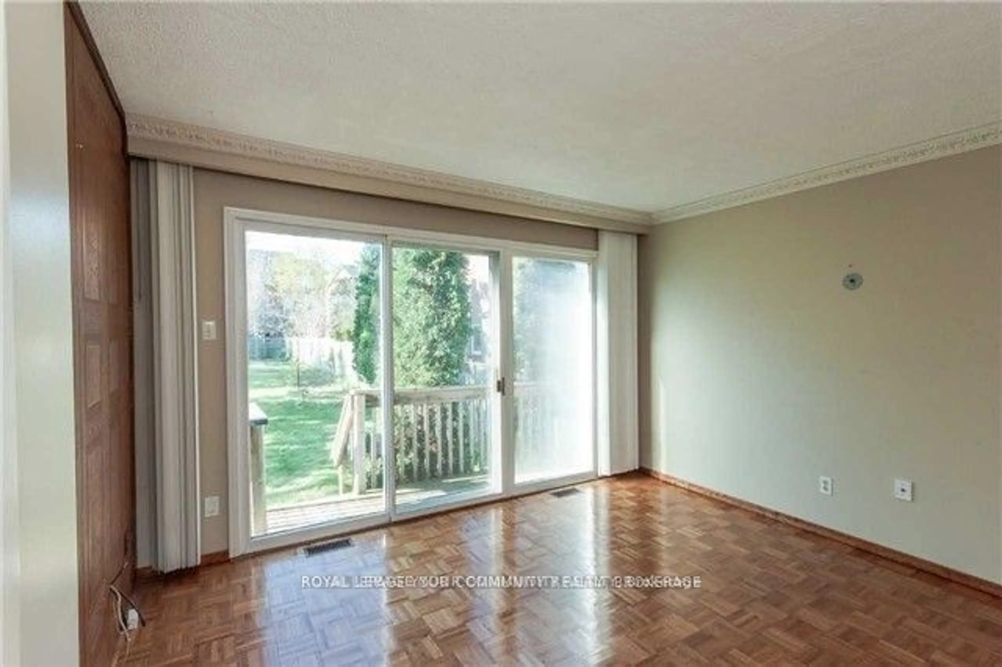 A pic of a room, wood floors for 90 Elgin Mills Rd, Richmond Hill Ontario L4C 4M2