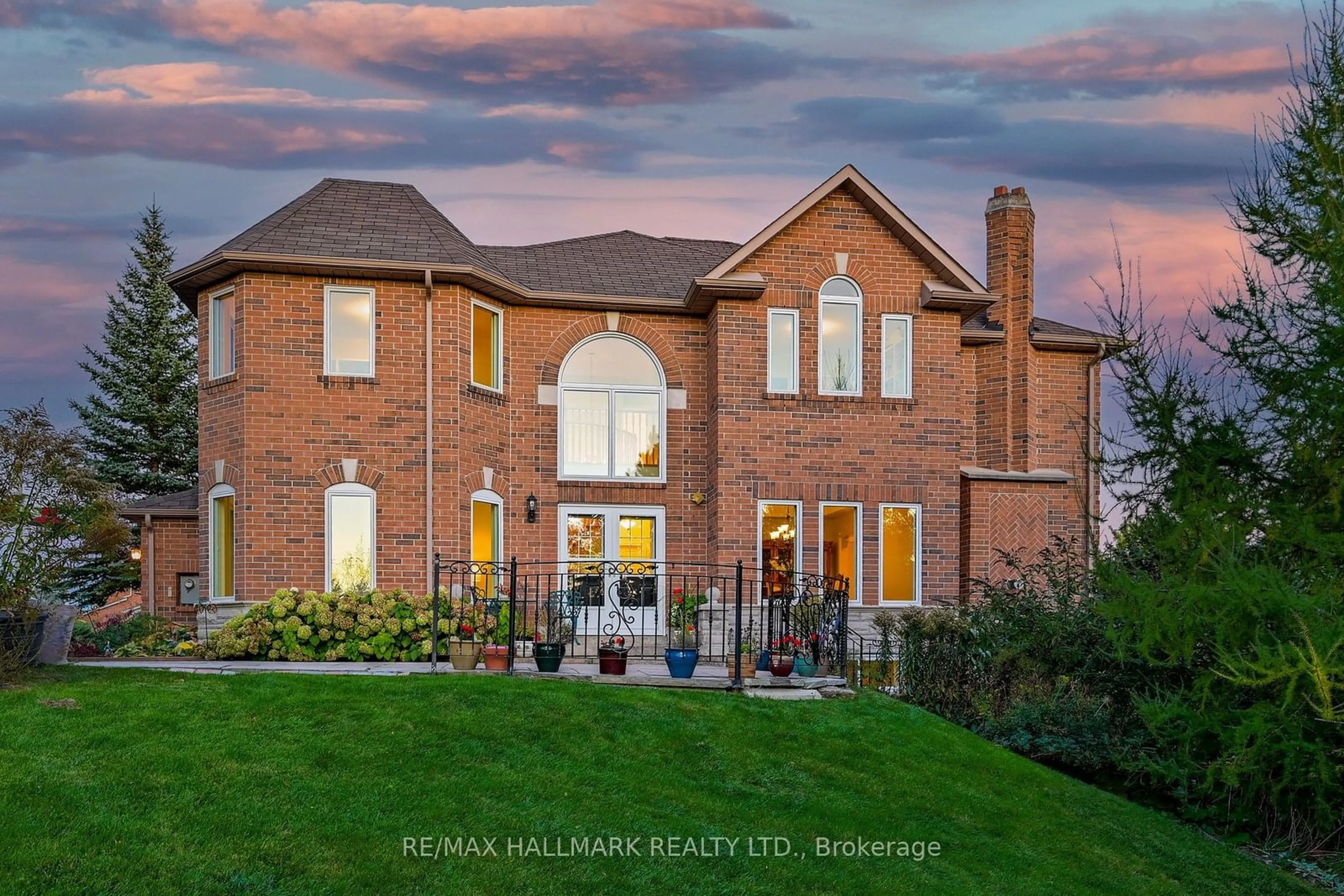 Home with brick exterior material for 35 Edgemont Crt, Richmond Hill Ontario L4S 2H8